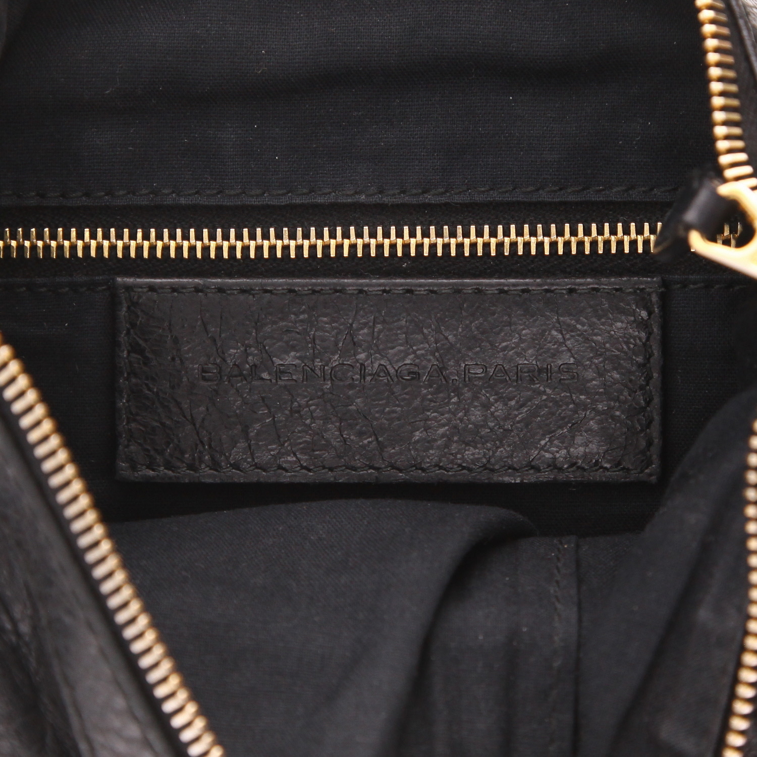 Sac bandoulière Balenciaga  City en cuir vieilli noir - Detail D2