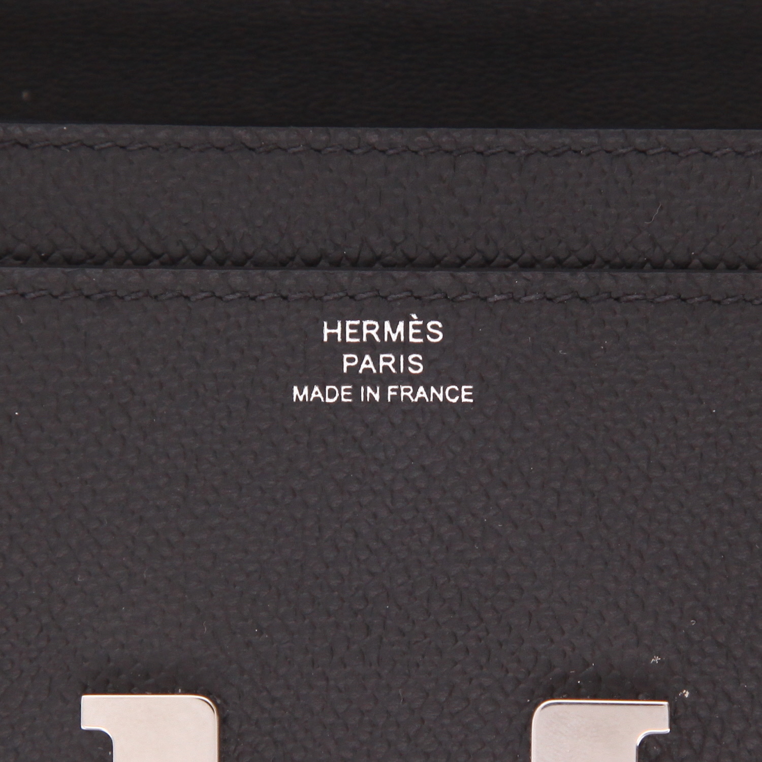 Borsa a tracolla Hermès  Constance Long To Go in pelle Epsom nera - Detail D2