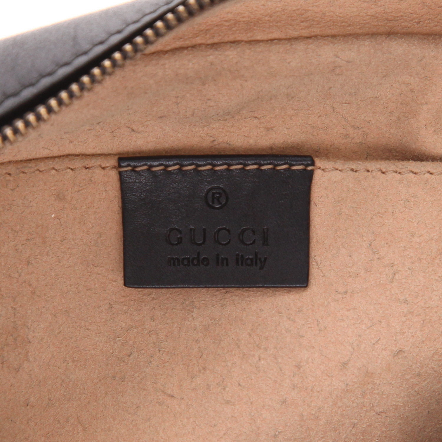 Sac bandoulière Gucci  GG Marmont Camera en cuir matelassé noir - Detail D2