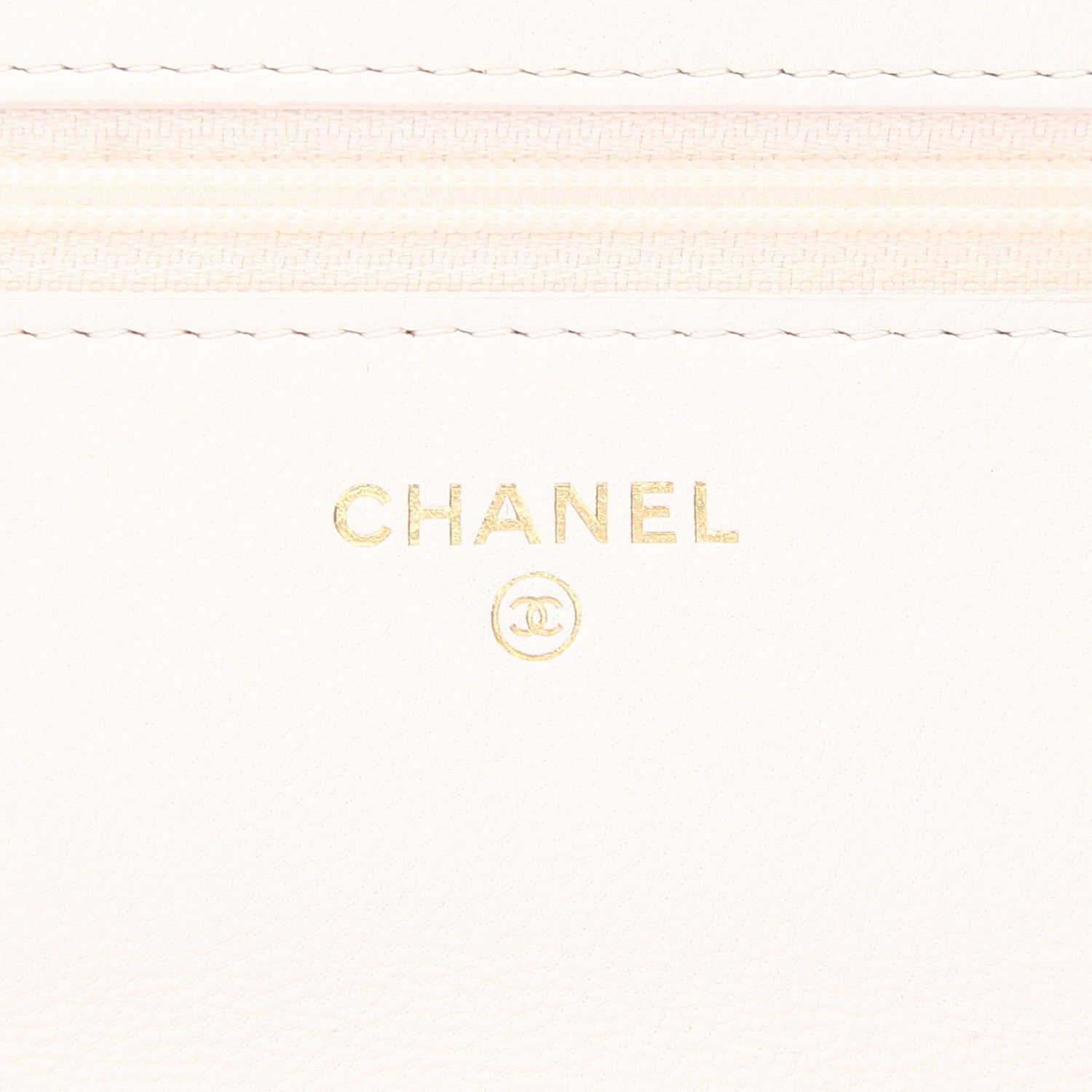 Bolso bandolera Chanel  Wallet on Chain 19 en cuero acolchado blanco - Detail D2
