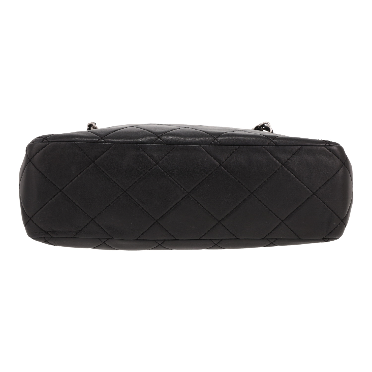 Chanel  Vintage shopping bag  in black quilted leather - Detail D1
