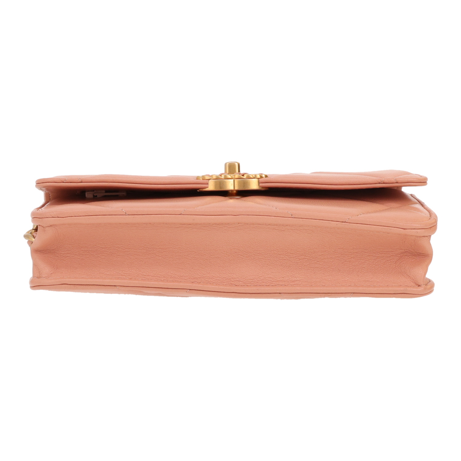 Chanel  Wallet on Chain 19 shoulder bag  in pink quilted leather - Detail D1