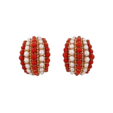 Pendientes con clip época años 60 Van Cleef & Arpels Twist de oro amarillo, coral y perlas cultivadas