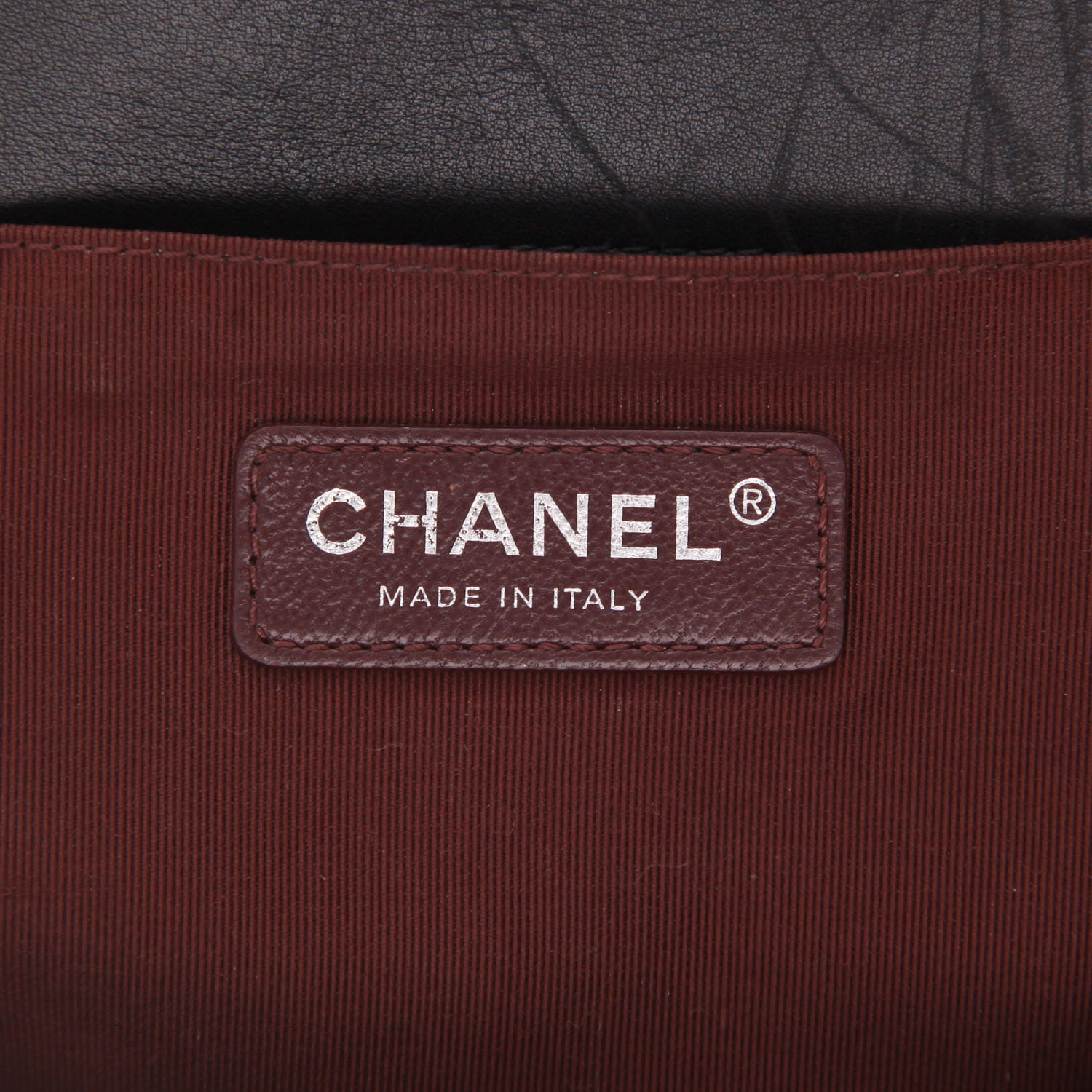 Bolso bandolera Chanel  Boy en cuero negro - Detail D2