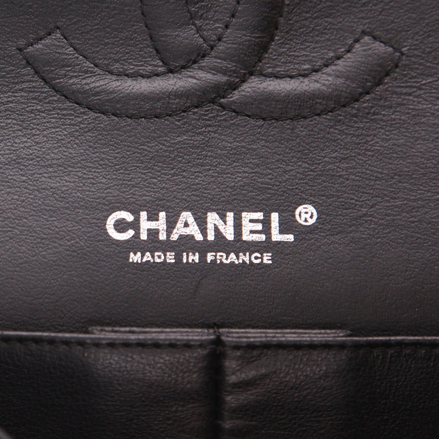 Sac à main Chanel  Timeless Classic en cuir grainé matelassé noir - Detail D2