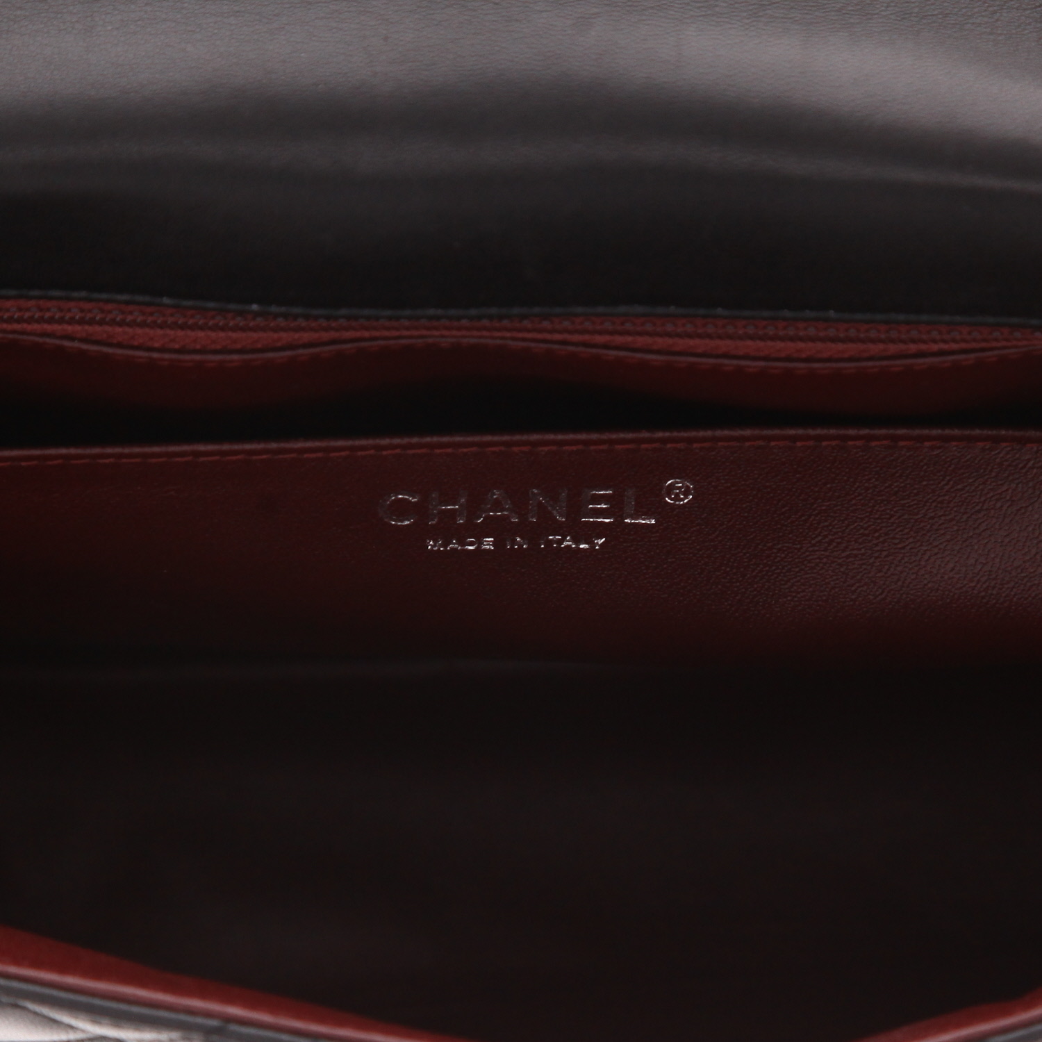 Bolso bandolera Chanel  Timeless Maxi Jumbo en cuero acolchado negro - Detail D2