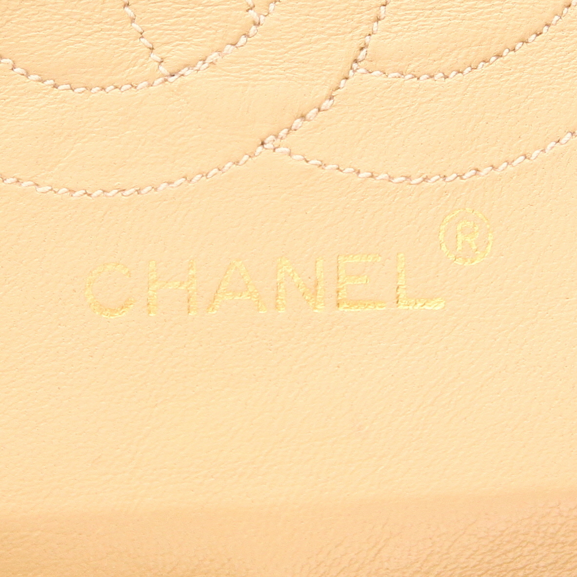Chanel  Timeless Classic handbag  in beige quilted leather - Detail D2
