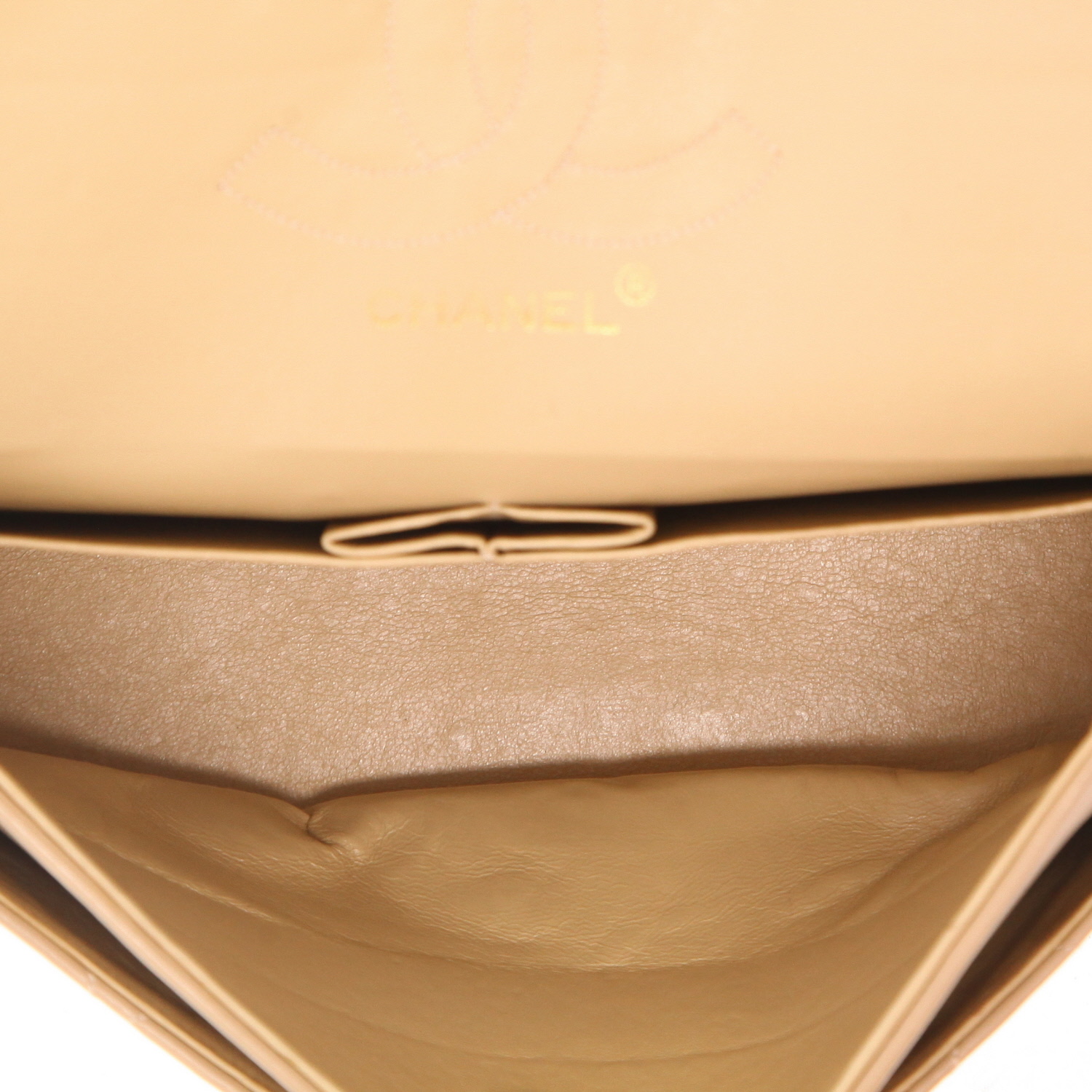 Bolso de mano Chanel  Timeless Classic en cuero acolchado beige - Detail D3