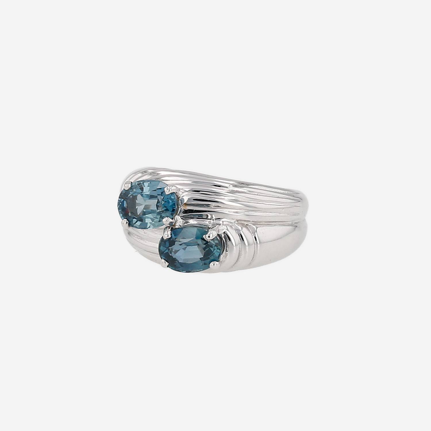 Bague Vintage en or blanc et saphirs