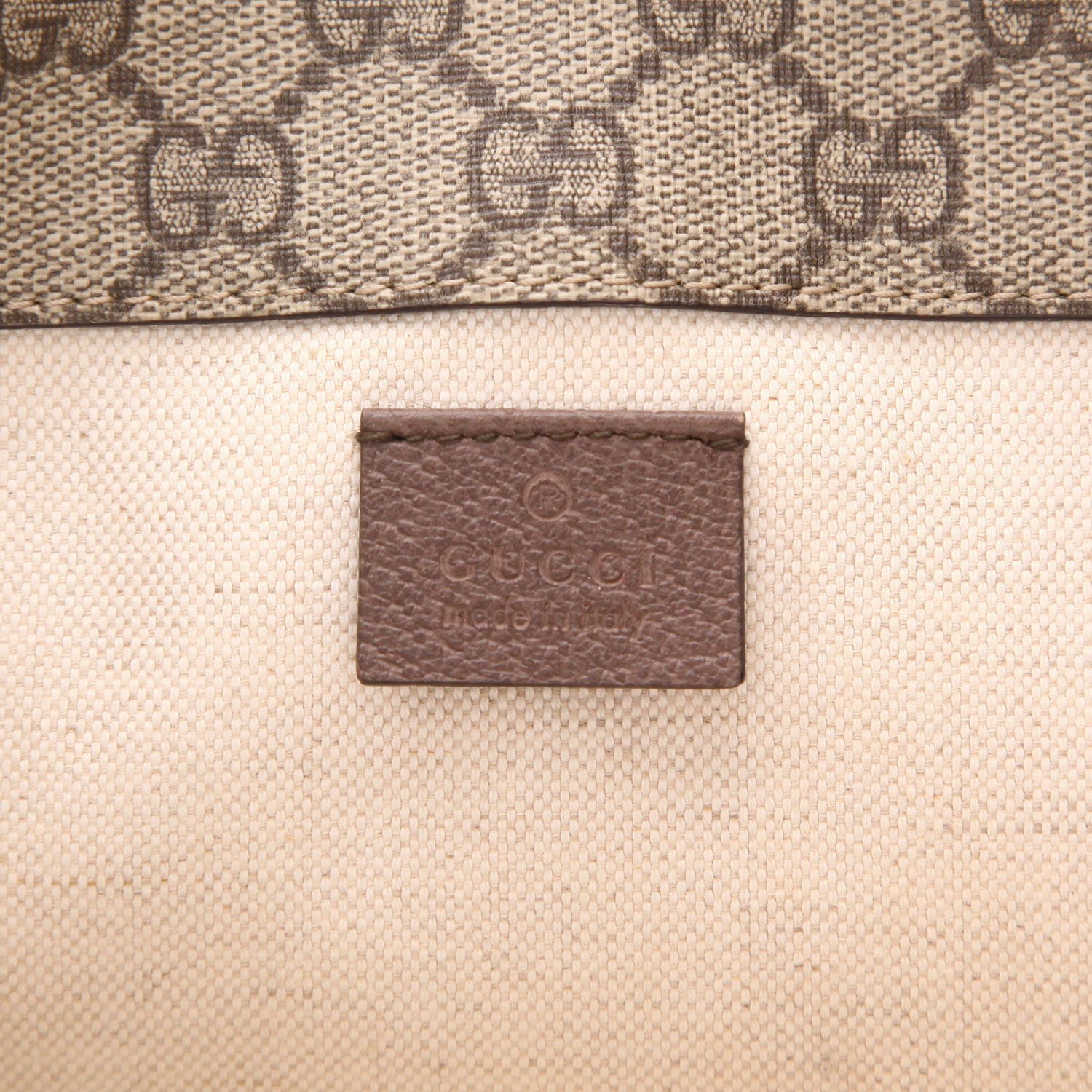 Bolso bandolera Gucci  Suprême GG en lona beige y cuero marrón - Detail D2