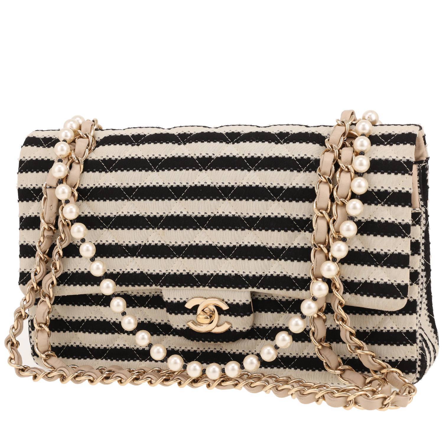 Sac Chanel Timeless Classic toile beige cuir occasion Sac Chanel Timeless Classic toile beige cuir occasion