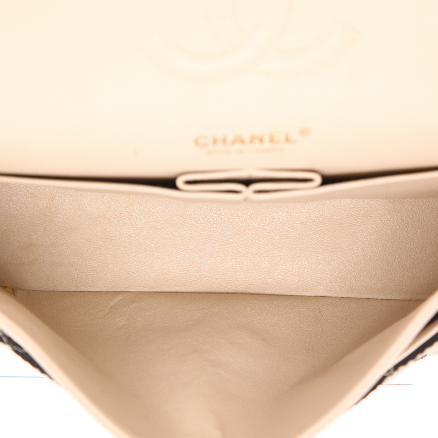 Chanel ‘Timeless Classic’ handbag in beige and Noir canvas and beige leather - Detail D3