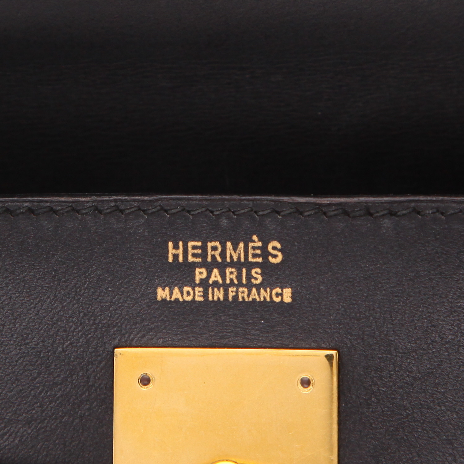 Hermès Kelly 32 cm handbag in Noir box leather - Detail D2