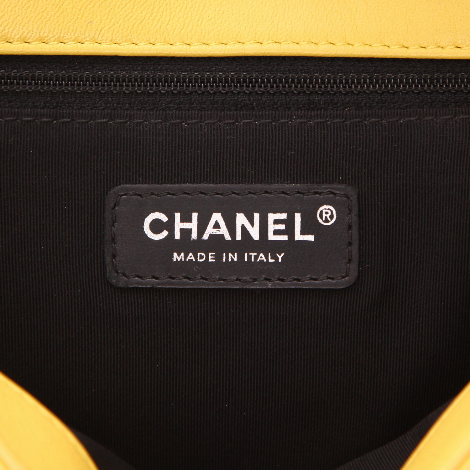 Chanel  Editions Limitées handbag  in yellow, green and multicolor quilted leather - Detail D2