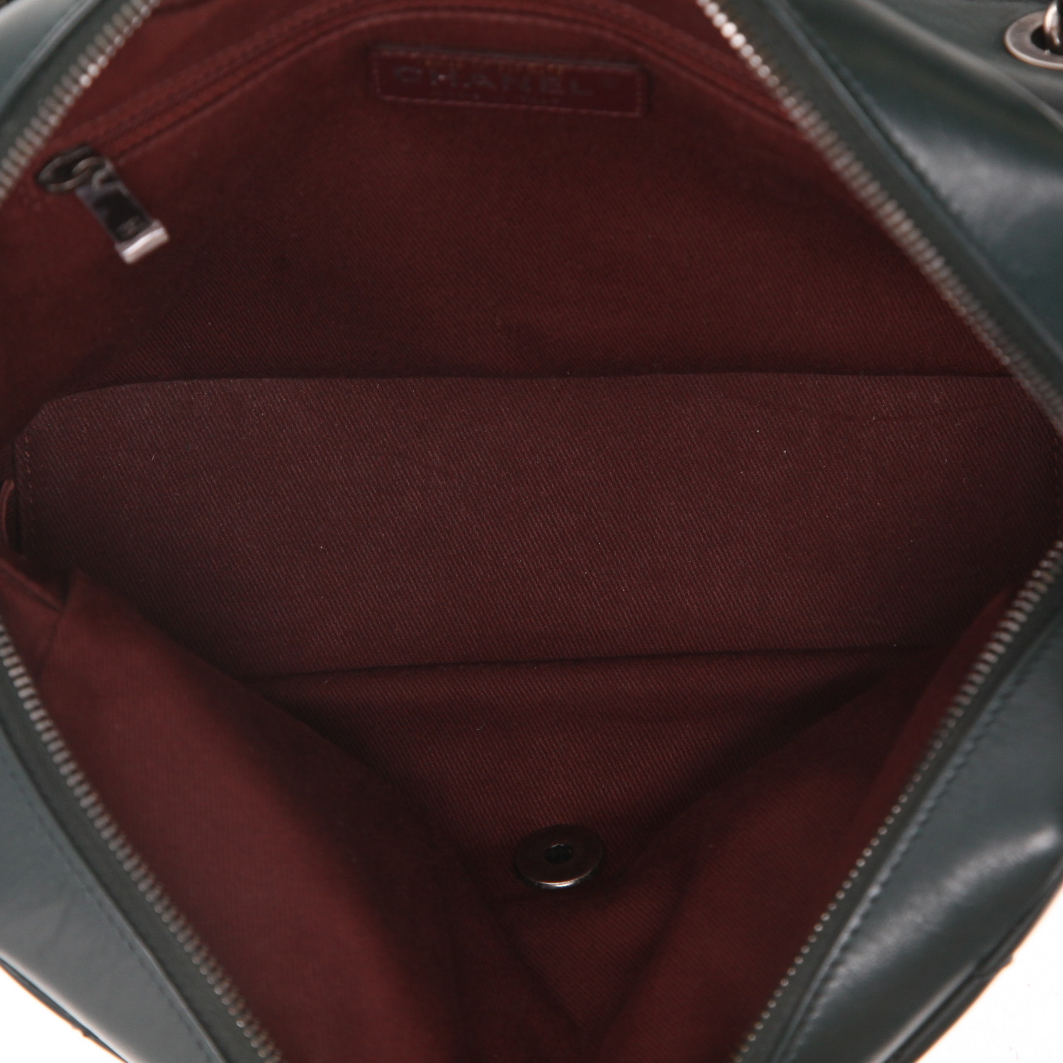 Chanel  Timeless shoulder bag  in green quilted leather - Detail D3