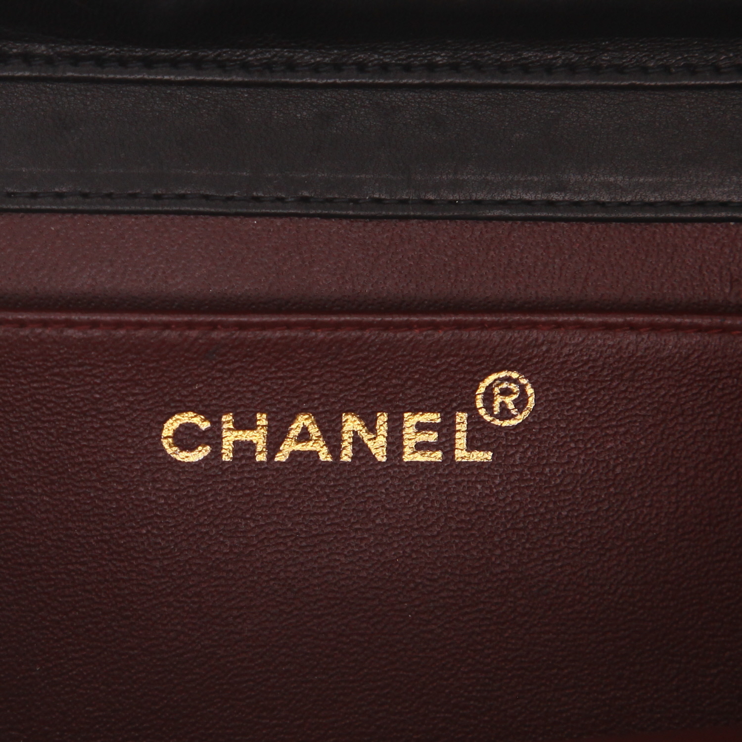 Bolso bandolera Chanel  Mademoiselle en cuero acolchado negro - Detail D2
