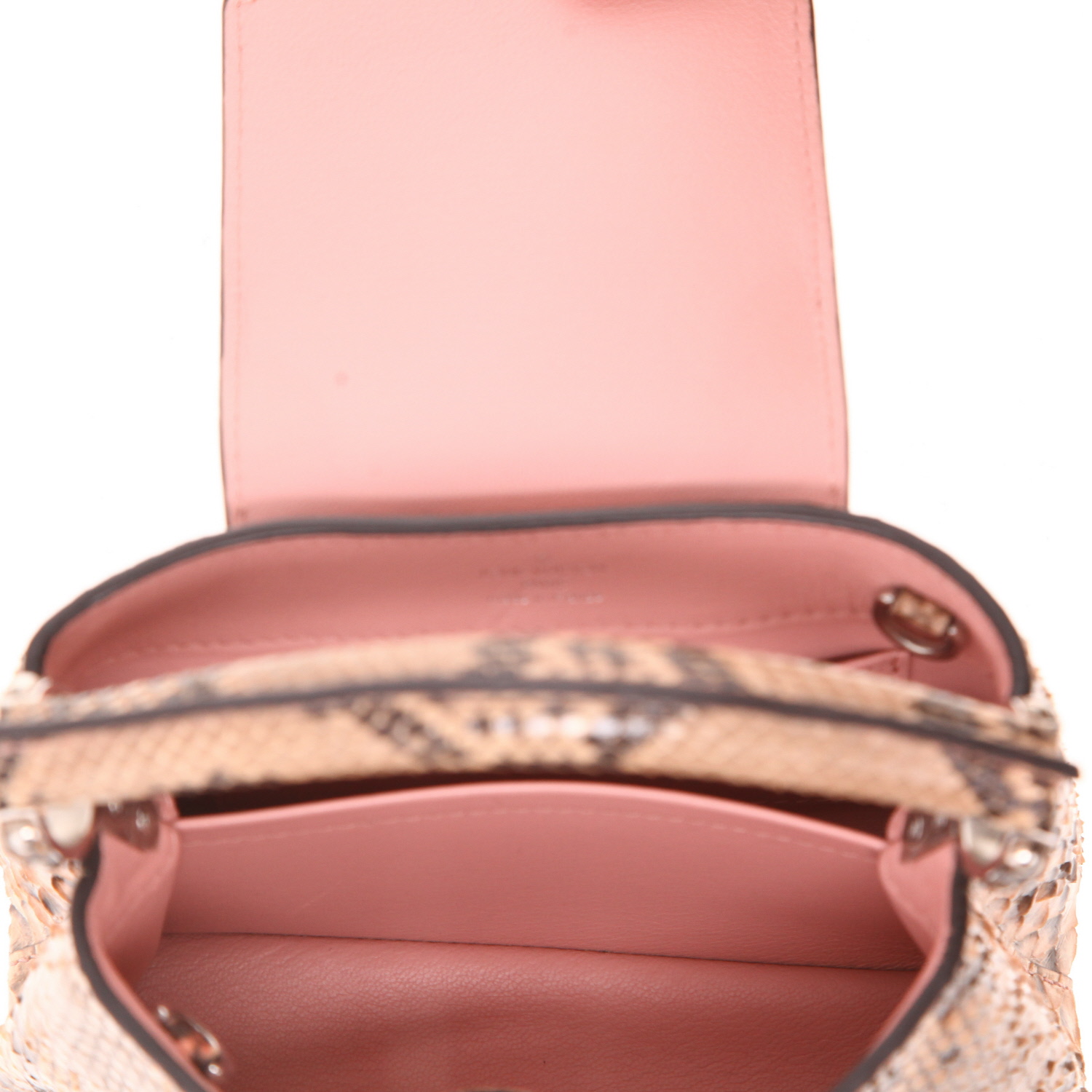 Bolso de mano Louis Vuitton  Capucines Mini en piel de pitón beige rosado - Detail D4