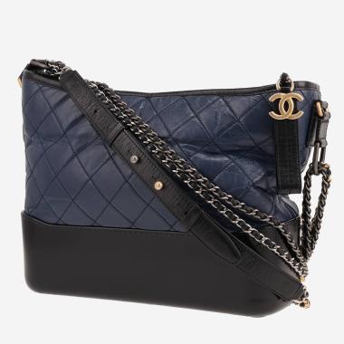 Sac bandoulière Chanel  Gabrielle  moyen modèle  en cuir matelassé bleu-marine et cuir noir