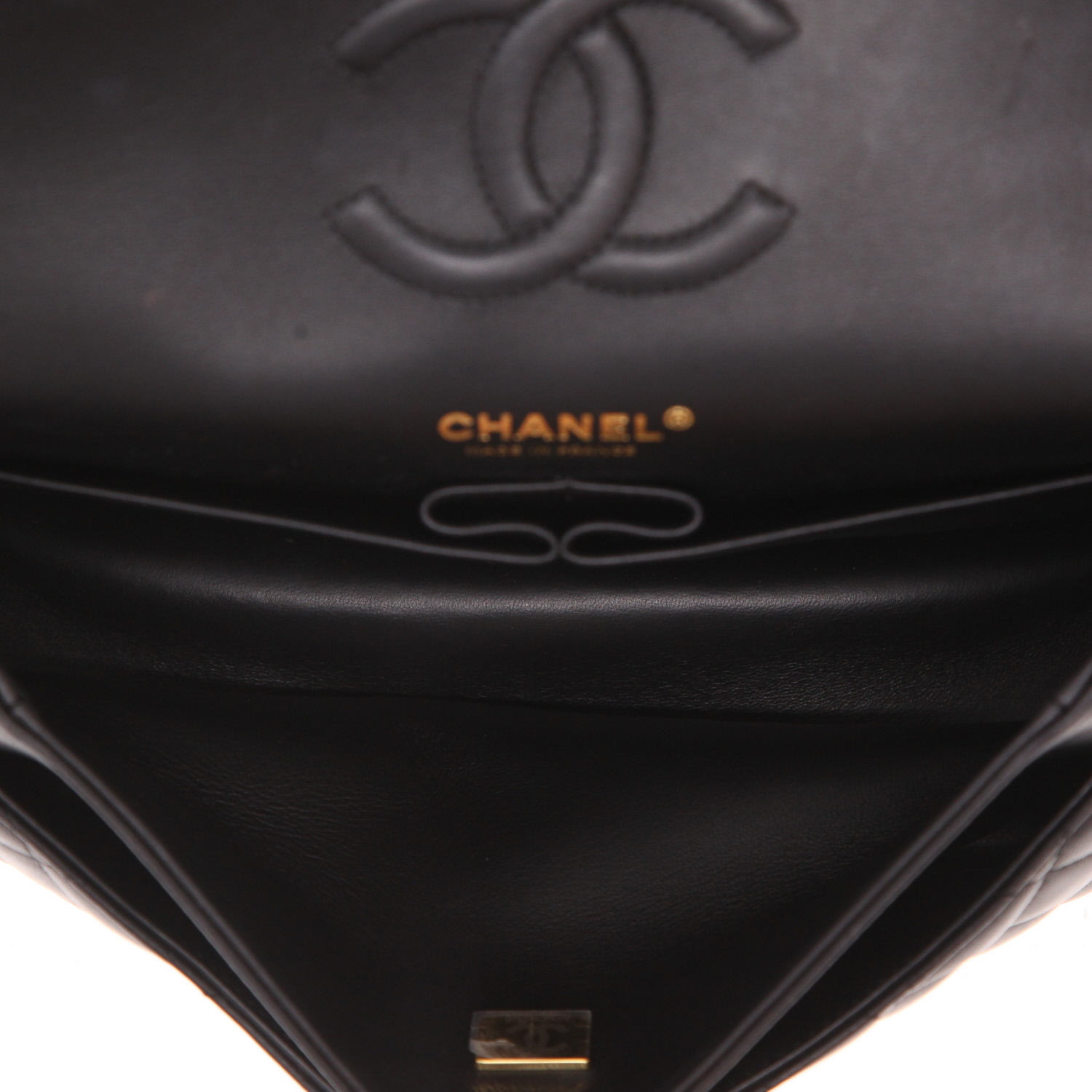Sac à main Chanel  Timeless Classic en cuir matelassé noir et blanc - Detail D3