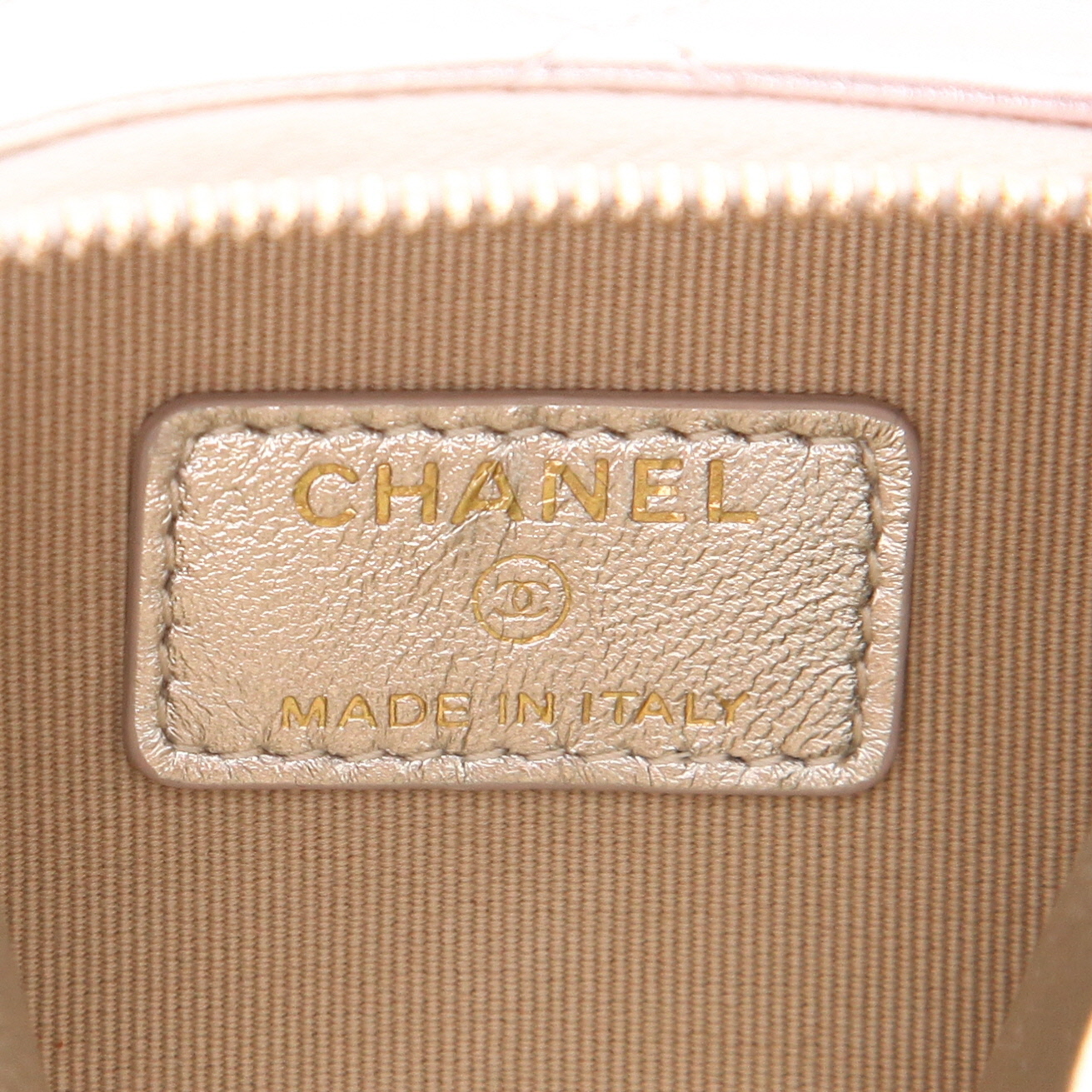 Sac bandoulière Chanel   en cuir irisé rose et doré - Detail D2