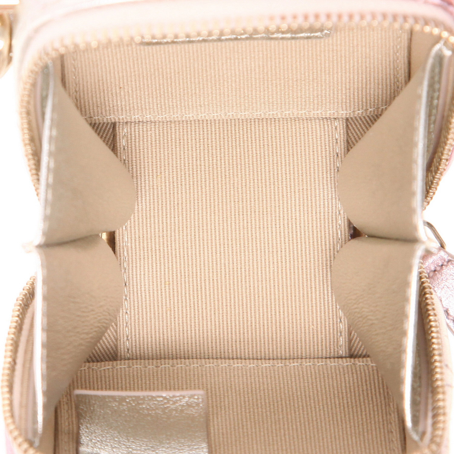 Sac bandoulière Chanel   en cuir irisé rose et doré - Detail D3