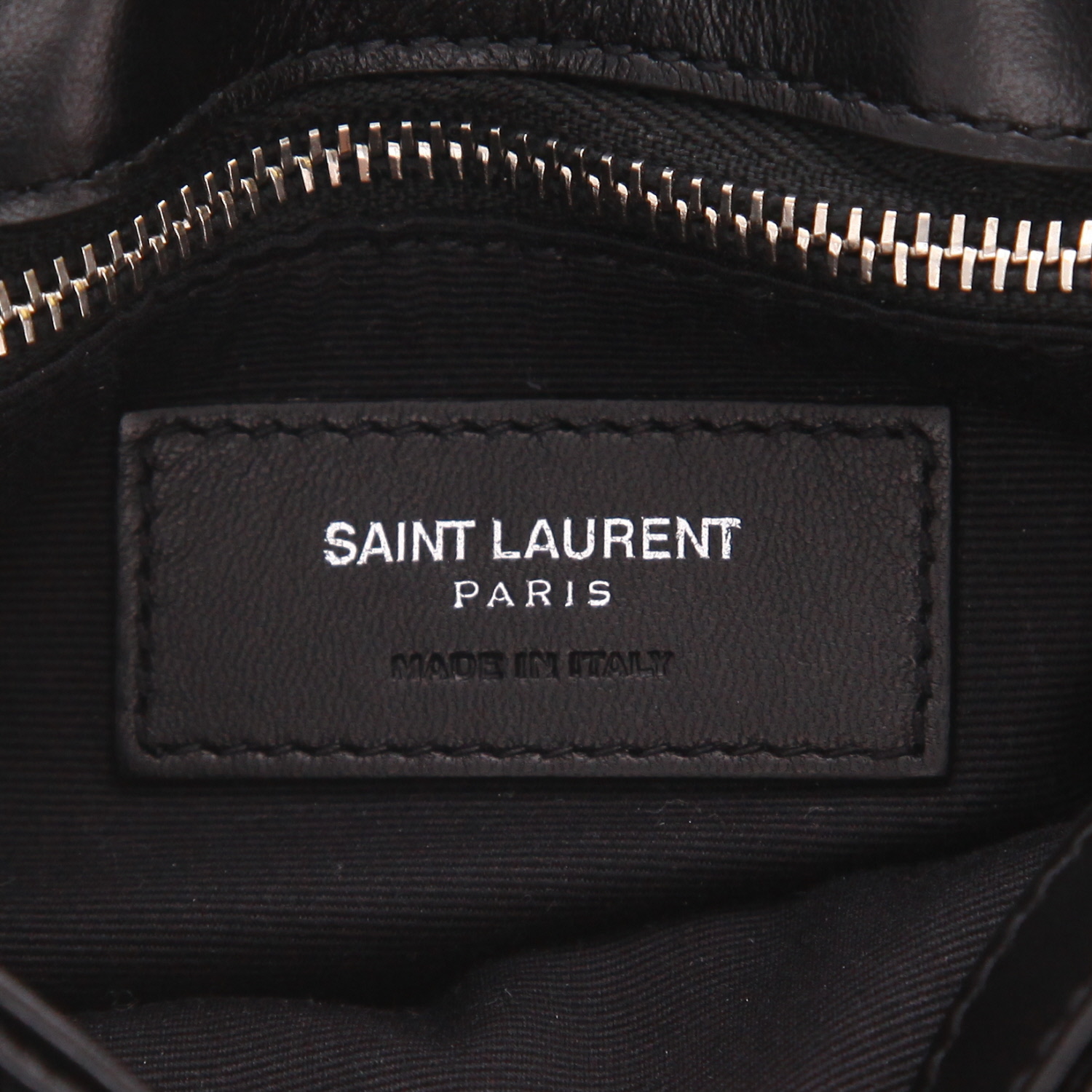 Sac bandoulière Saint Laurent  Toy Loulou en cuir matelassé chevrons noir - Detail D2