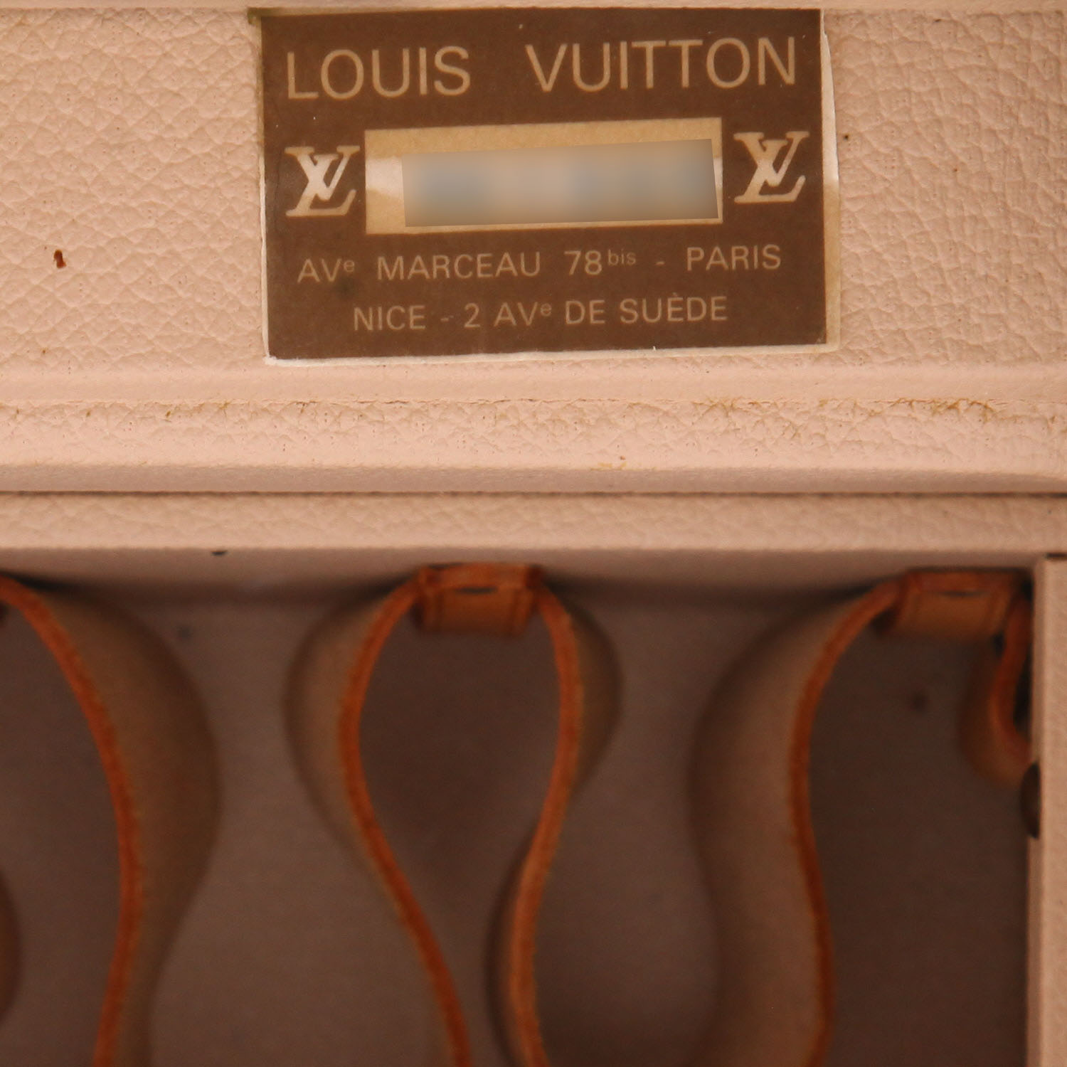 Vanity Louis Vuitton  Boîte à flacons en toile monogram marron et cuir naturel - Detail D2