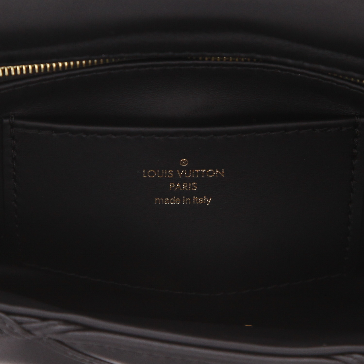 Louis Vuitton  GO-14 MM handbag  in black quilted leather - Detail D2
