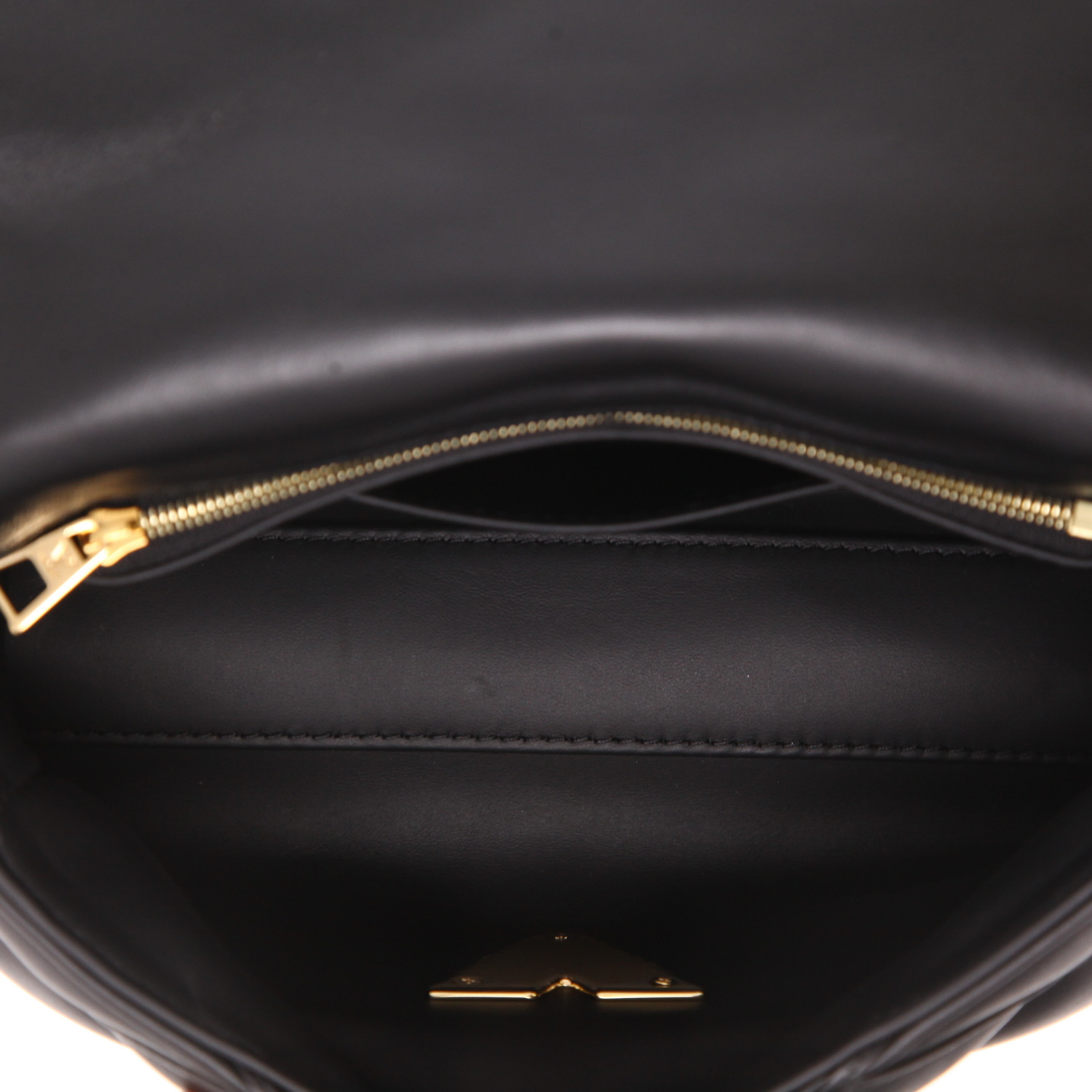 Sac à main Louis Vuitton  GO-14 MM en cuir matelassé noir - Detail D3