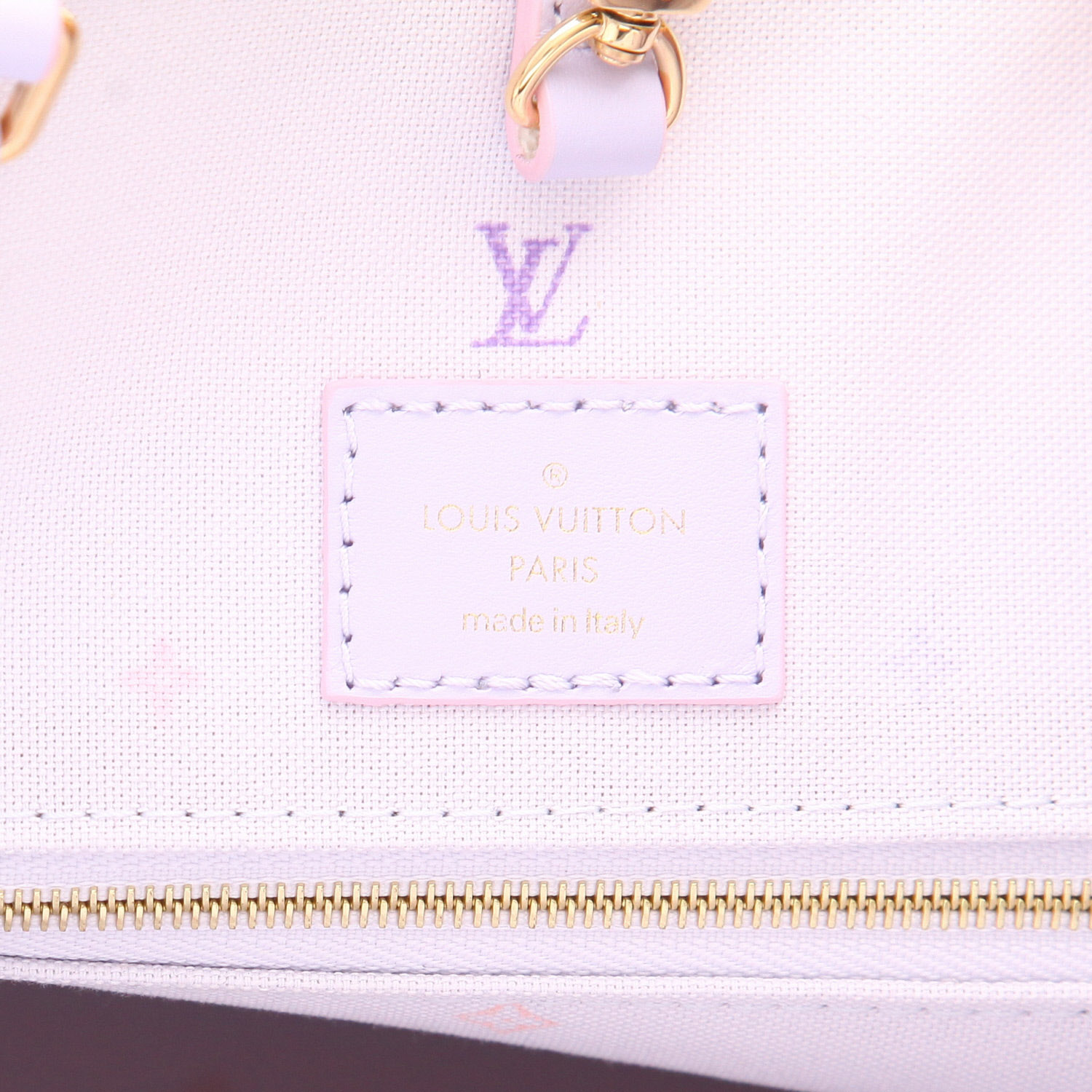 Sac cabas Louis Vuitton  Onthego en toile monogram multicolore rose violette et blanche - Detail D2