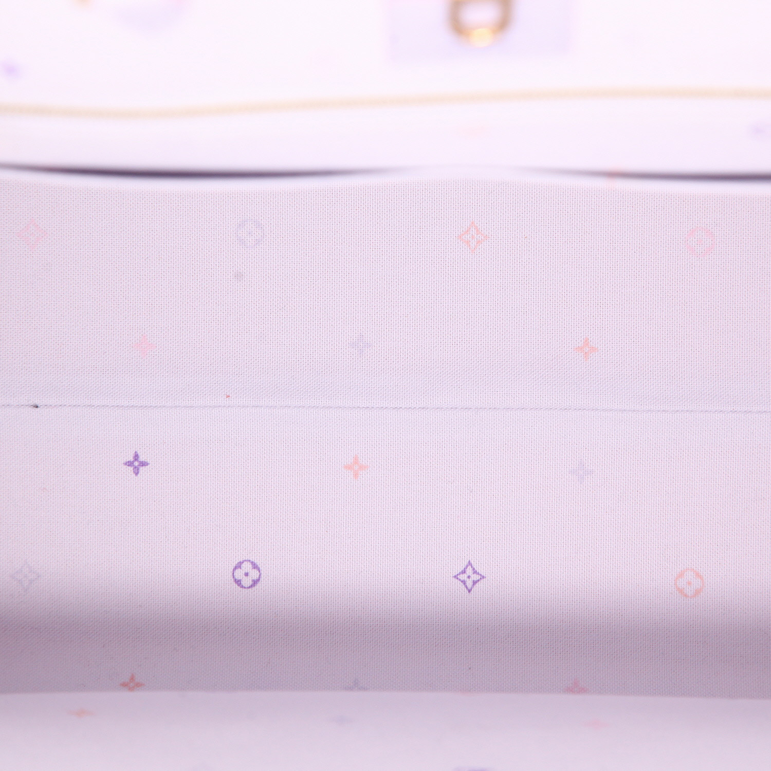 Bolso de mano Louis Vuitton Onthego de lona Monogram multicolor en tonos rosa, violeta y blanco - Detail D3