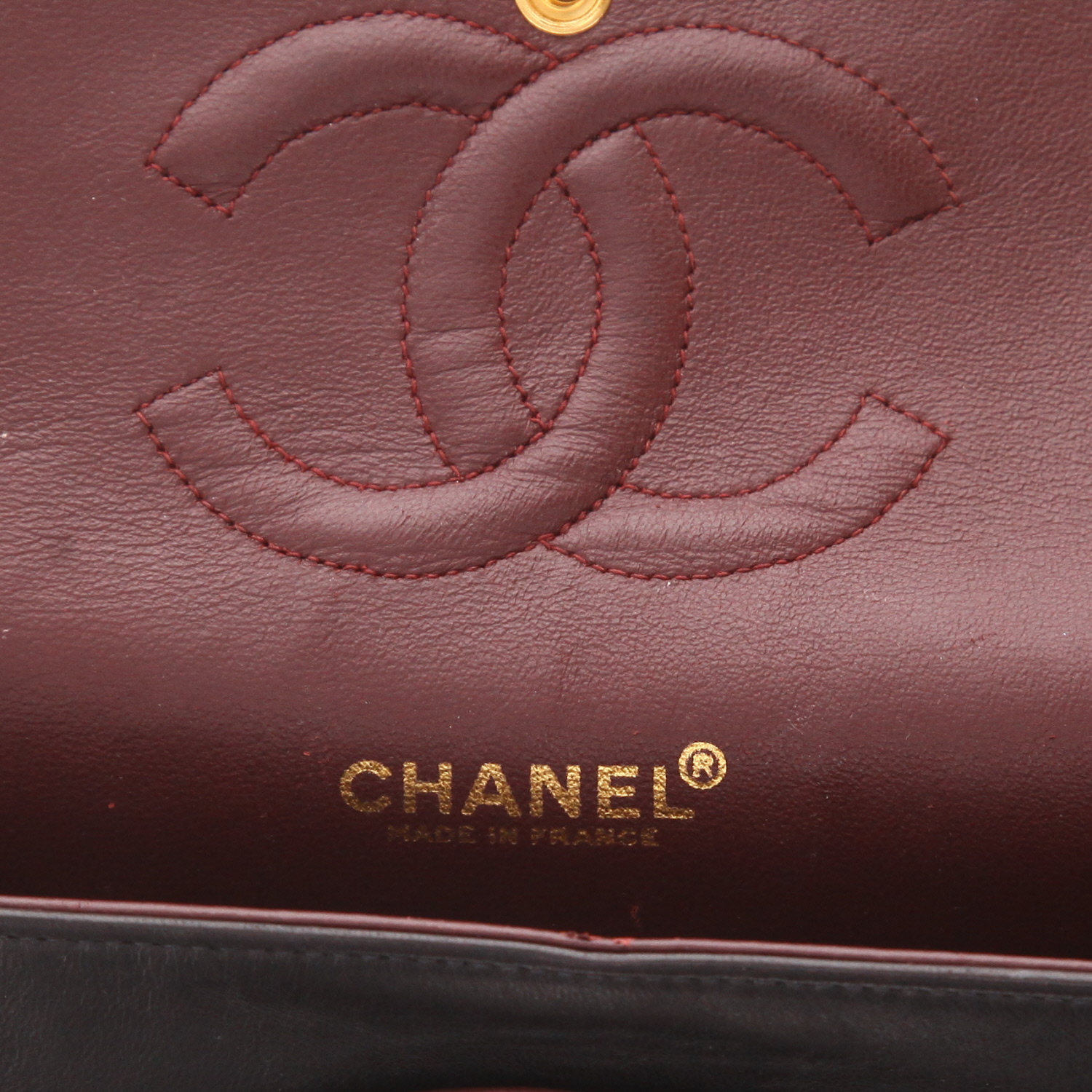 Sac à main Chanel  Timeless Classic en cuir matelassé noir - Detail D2
