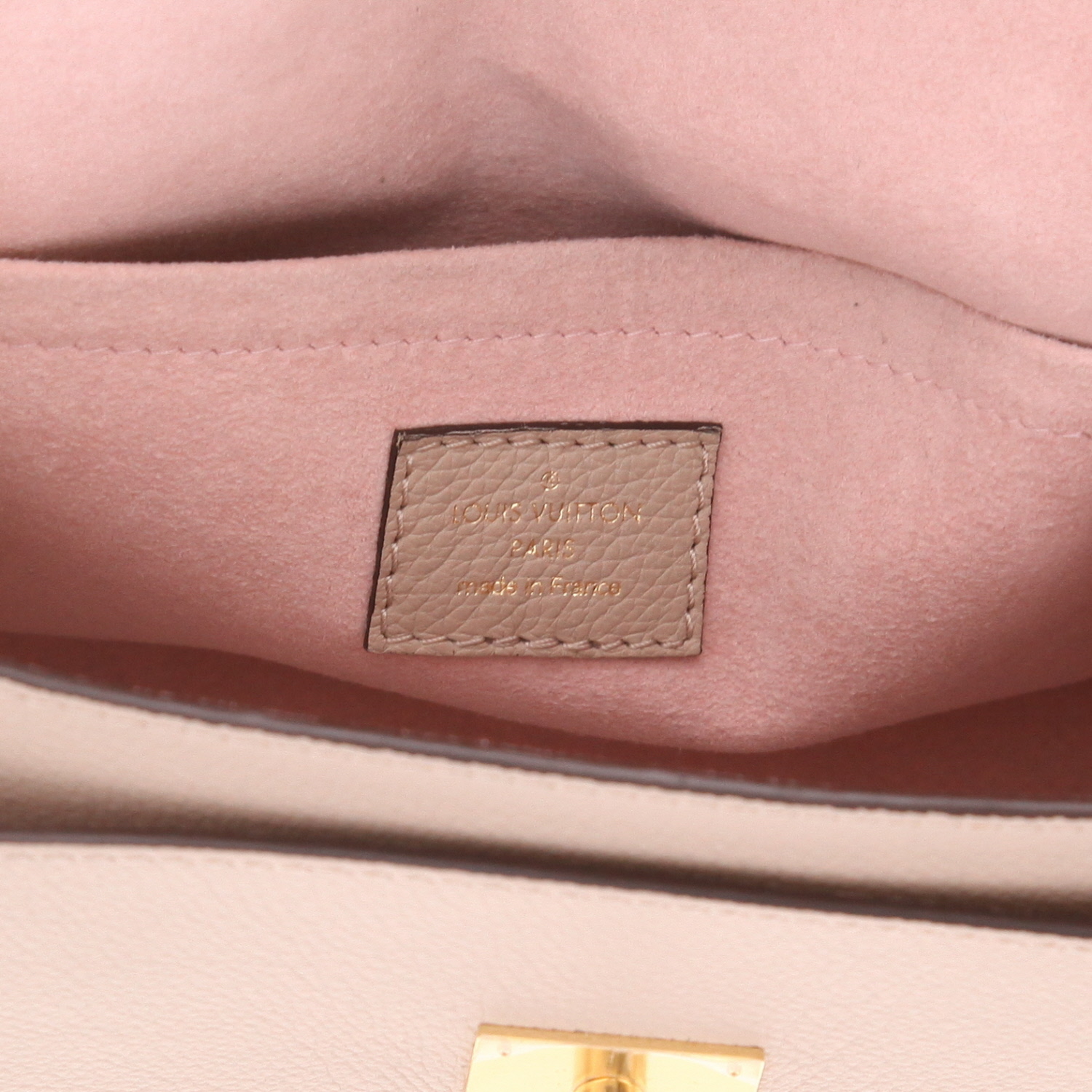 Louis Vuitton  MyLockme BB handbag  in beige grained leather - Detail D2