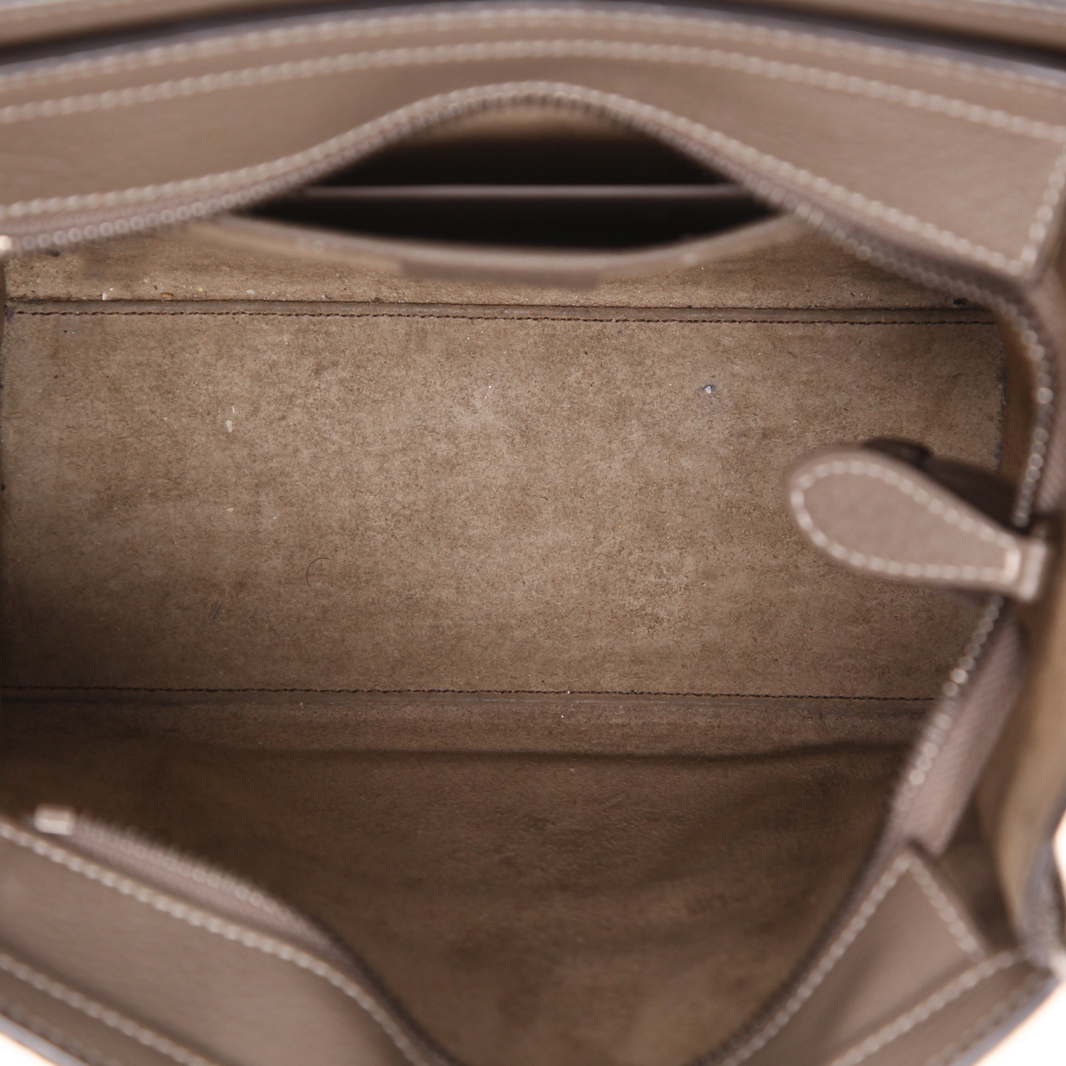 Sac bandoulière Celine  Luggage Nano petit modèle  en cuir grainé taupe - Detail D3