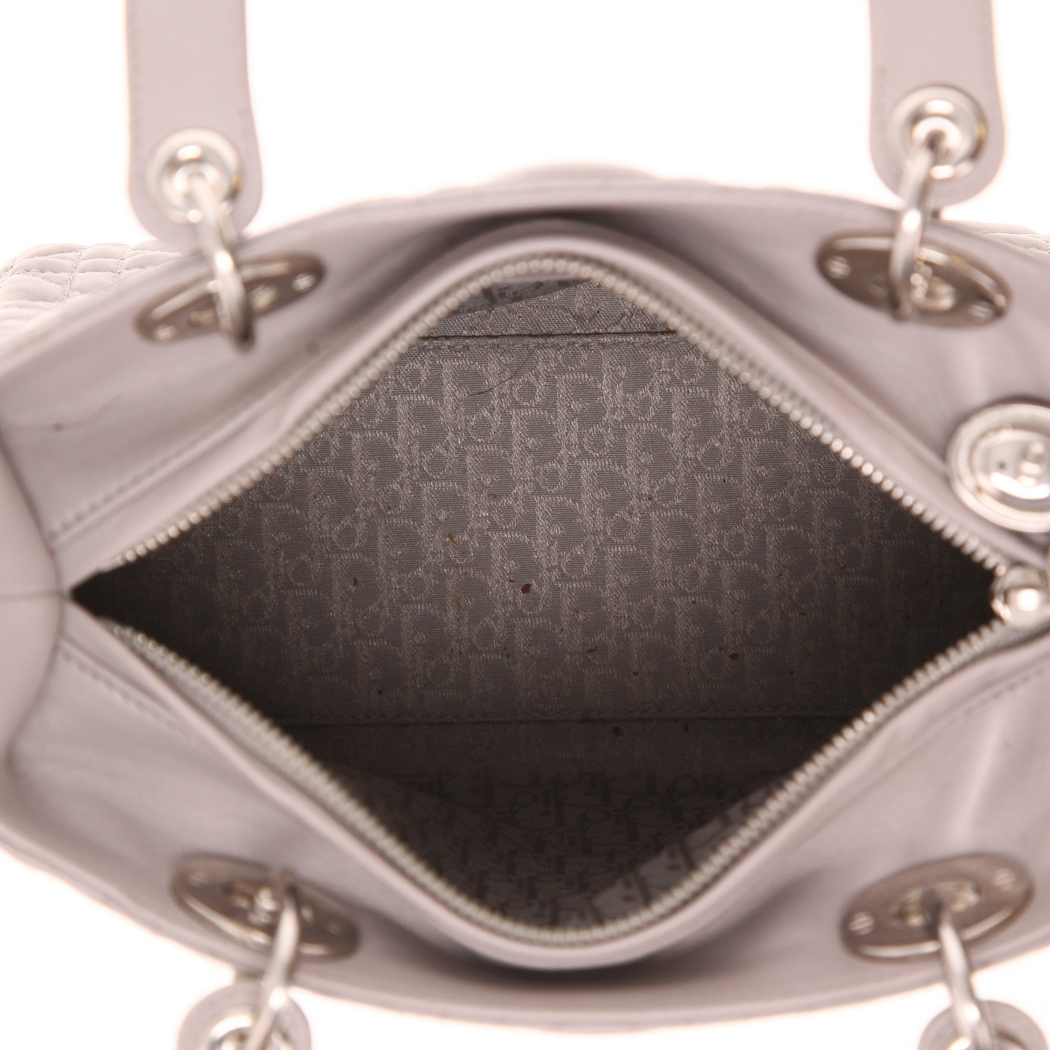 Sac à main Dior  Lady Dior moyen modèle  en cuir cannage gris - Detail D3