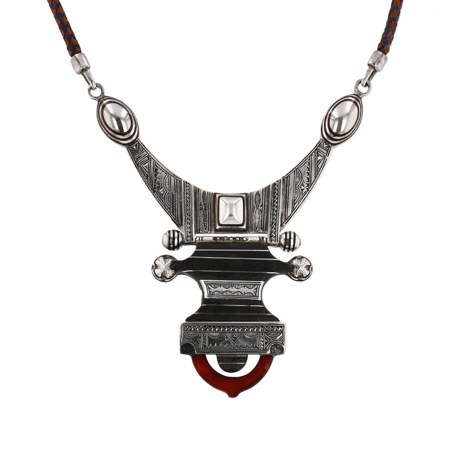 Collier Hermès Iguezam en argent, bois et cuir Collier Hermès Iguezam en argent, bois et cuir