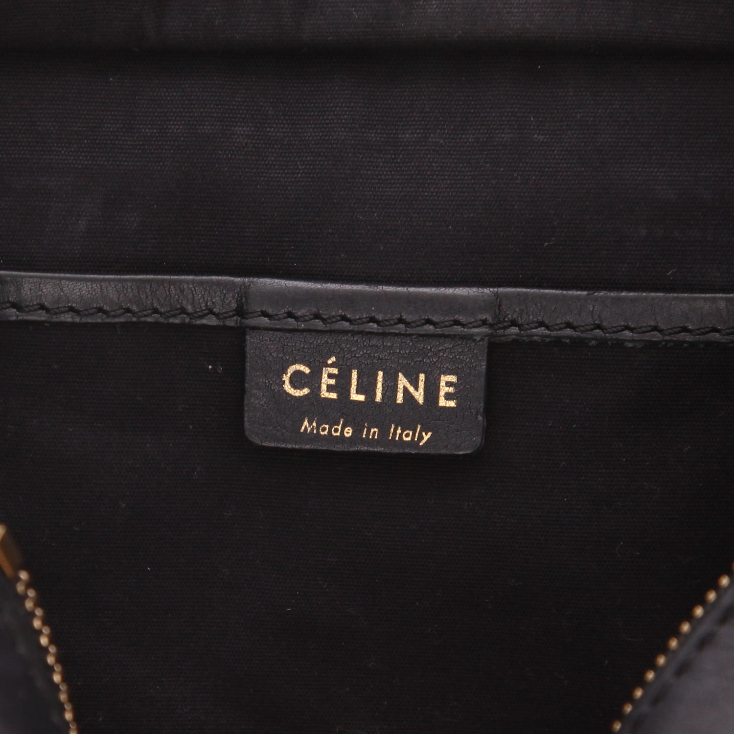 Bolso bandolera Celine  Luggage Nano en cuero granulado negro - Detail D2