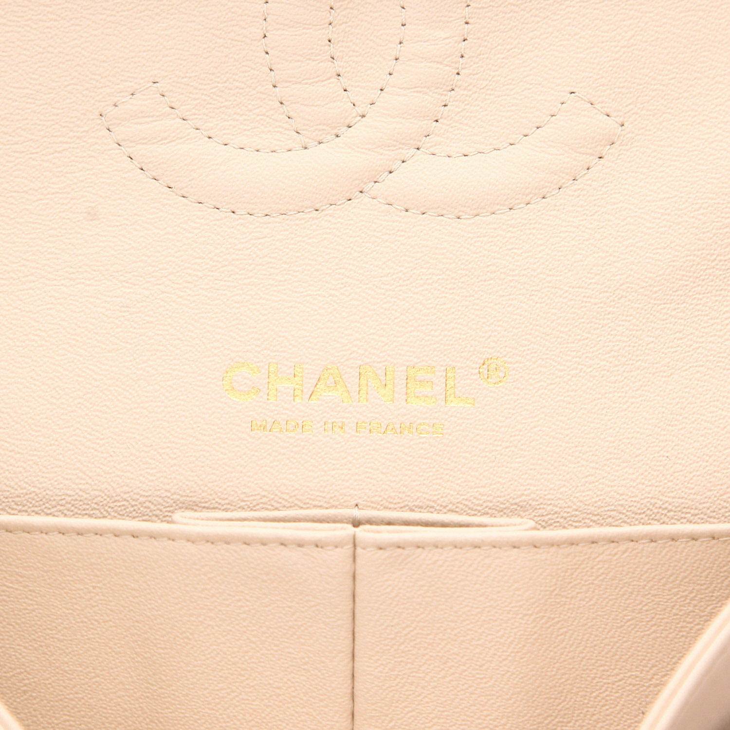 Chanel ‘Timeless Classic’ handbag in beige and Noir canvas and beige leather - Detail D2