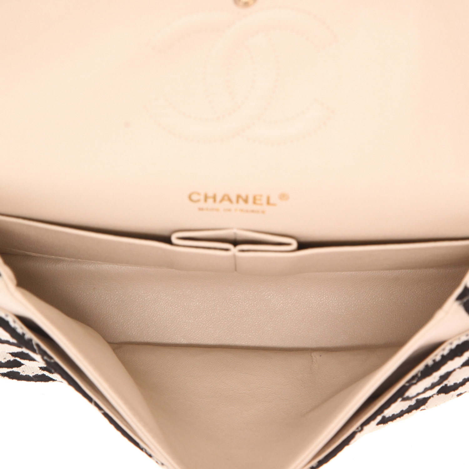 Sac à main Chanel  Timeless Classic en toile beige et noire et cuir beige - Detail D3