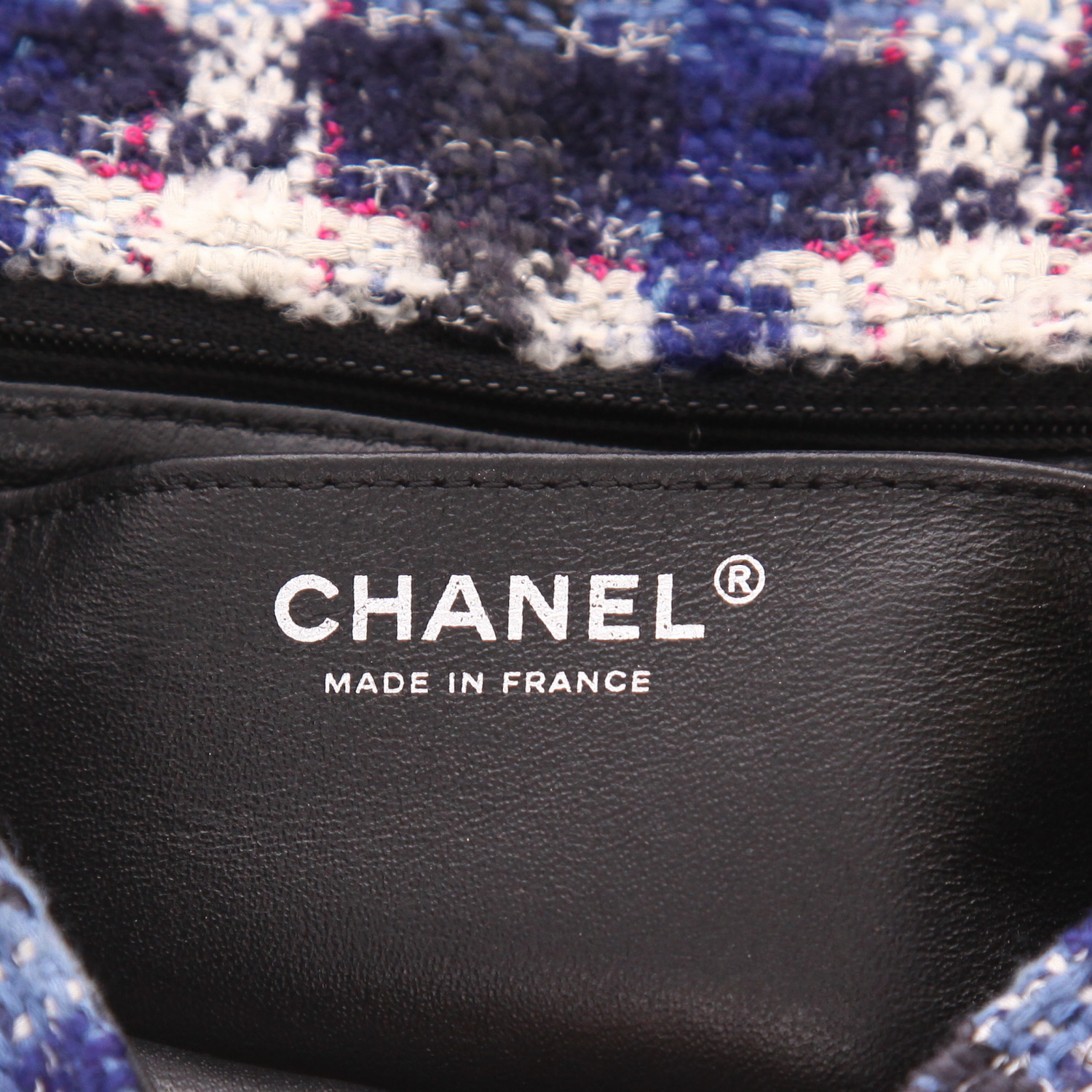 Chanel Timeless Mini shoulder bag in blue and white tweed - Detail D2