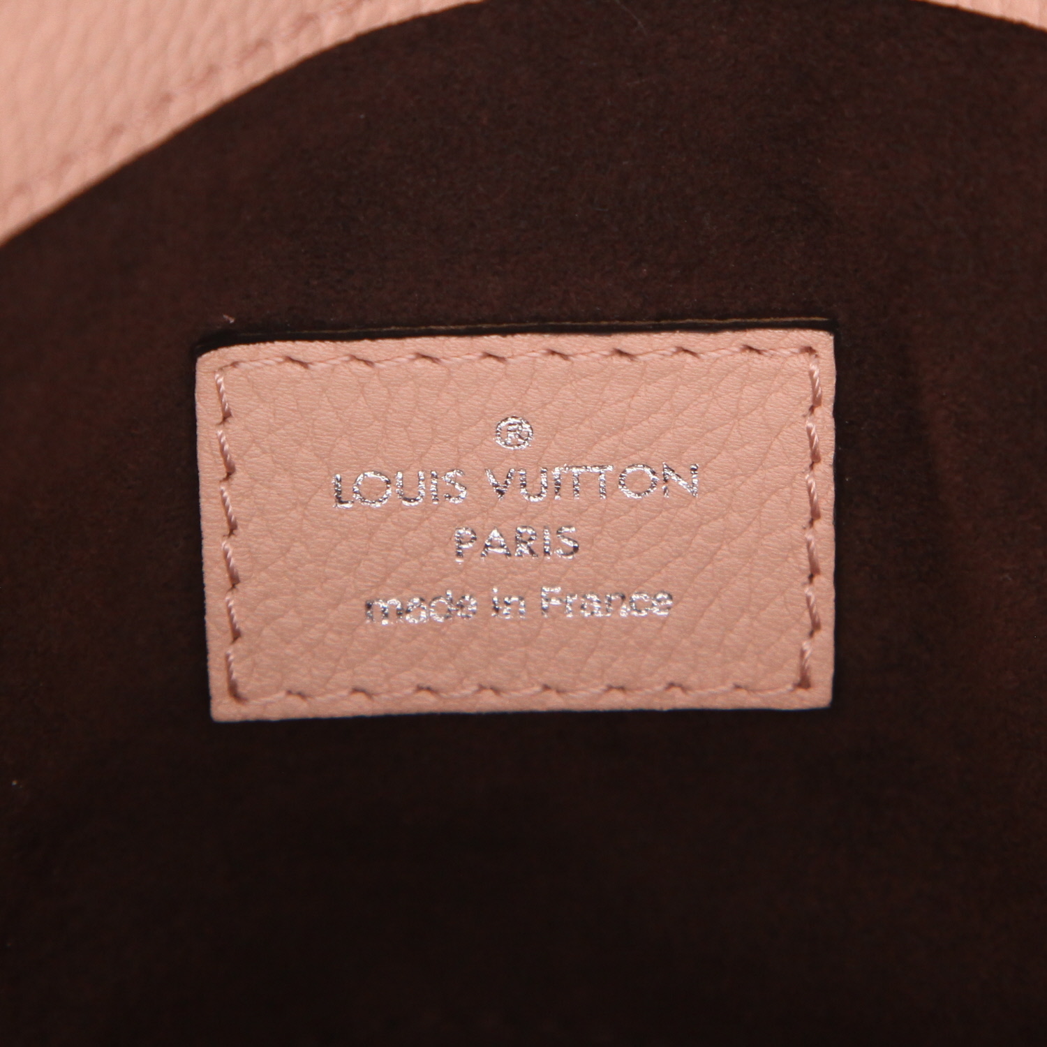 Louis Vuitton ‘Babylone’ handbag in pink Mahina leather and black leather - Detail D2