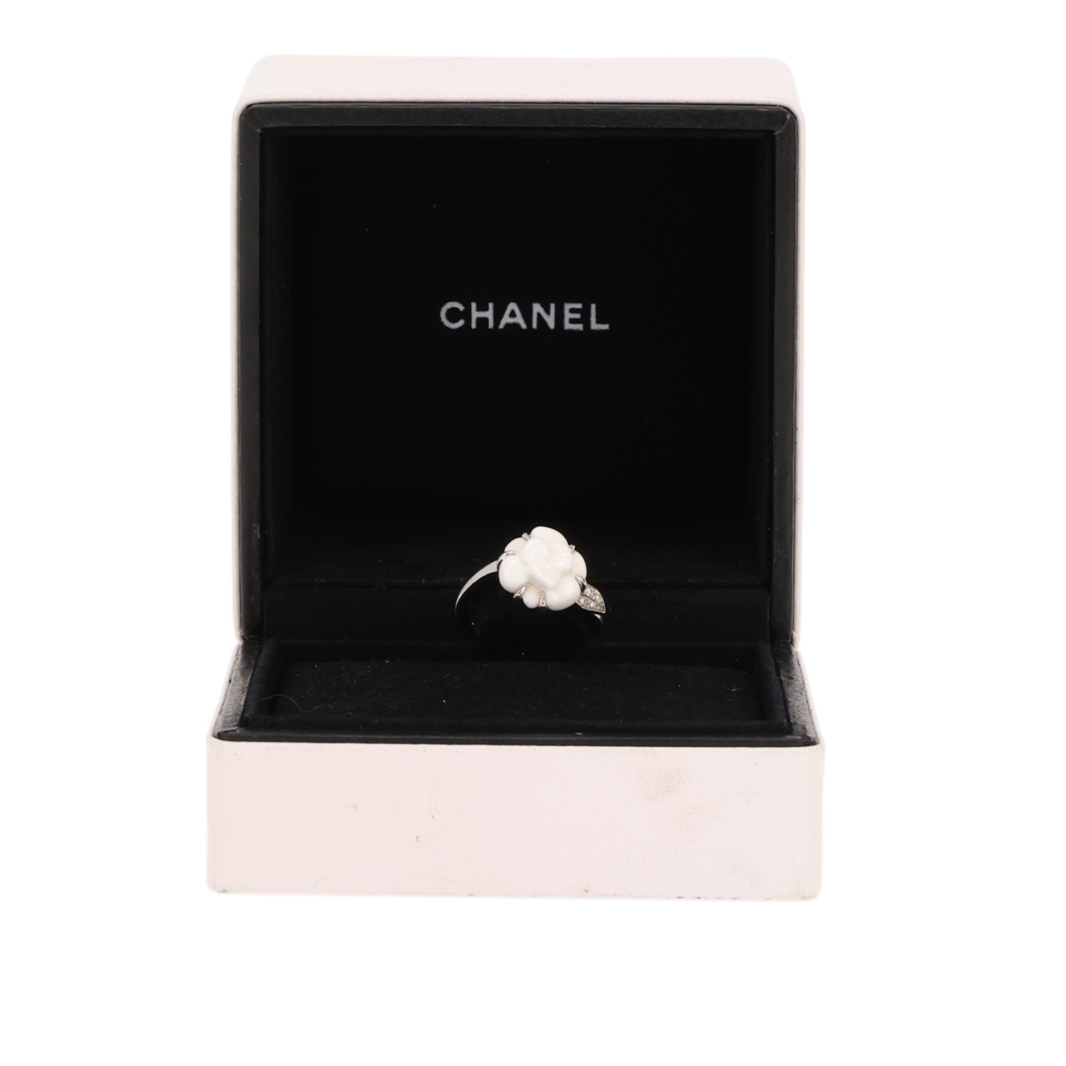 Anillo Chanel Camelia, modelo pequeño, en oro blanco, ágata y diamantes - Detail D2