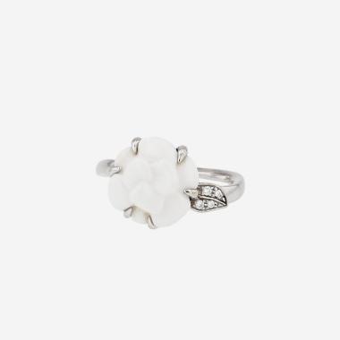 Bague Chanel Camelia petit modèle en or blanc, agate et diamants
