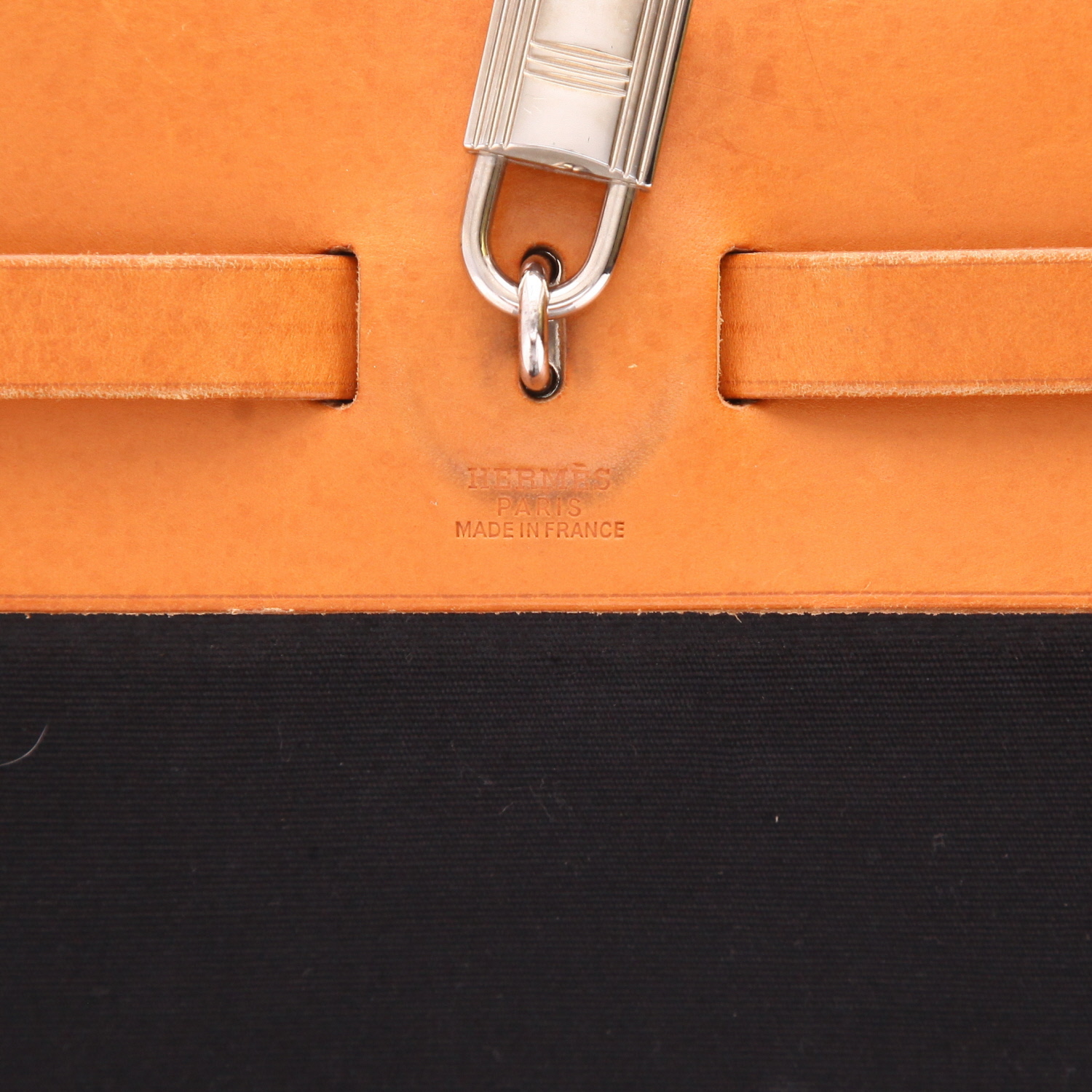 Borsa da spalla o a mano Hermès  Herbag in tela nera e mucca Hunter - Detail D2