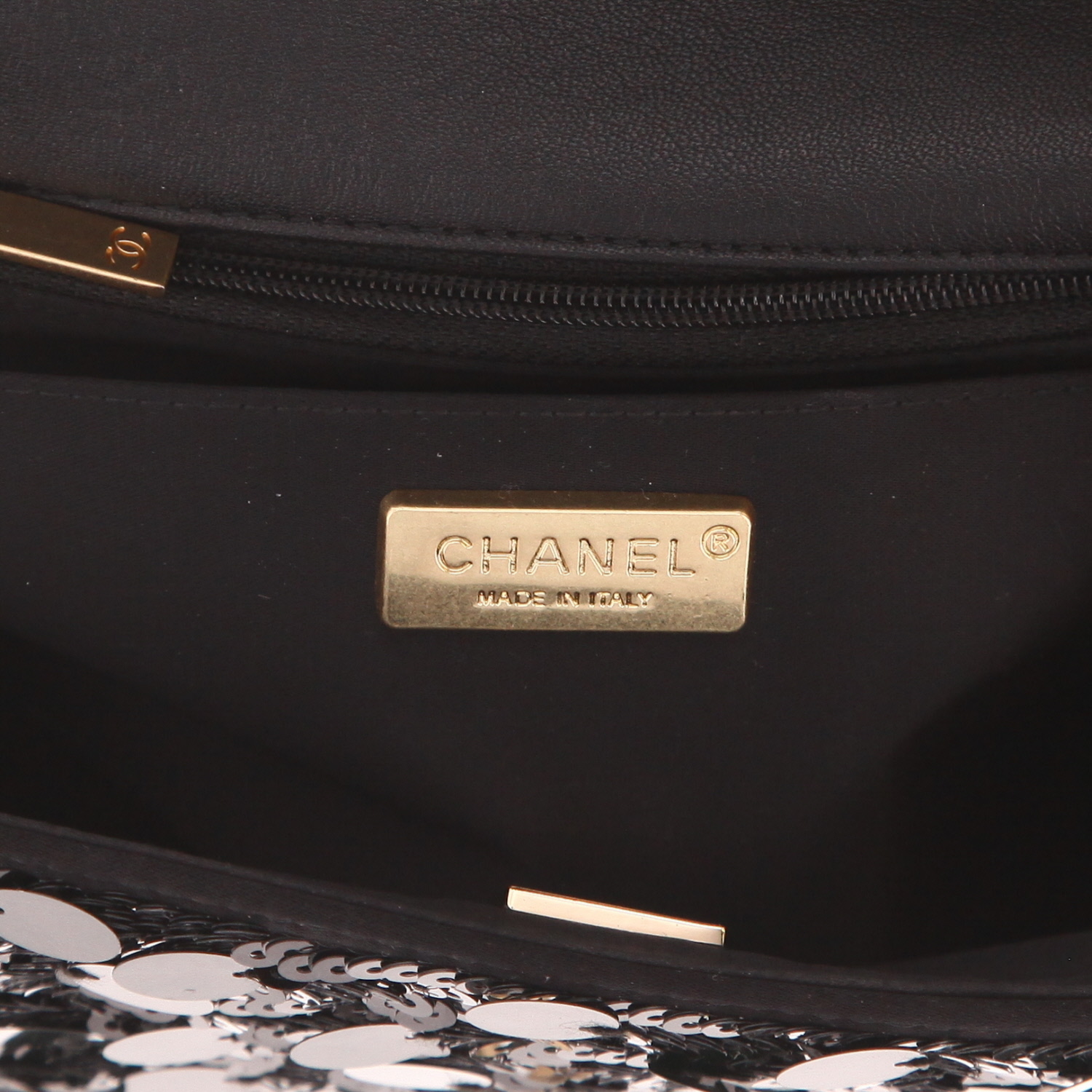 Bolso bandolera Chanel  Timeless Mini en lentejuelas y satén negro - Detail D2