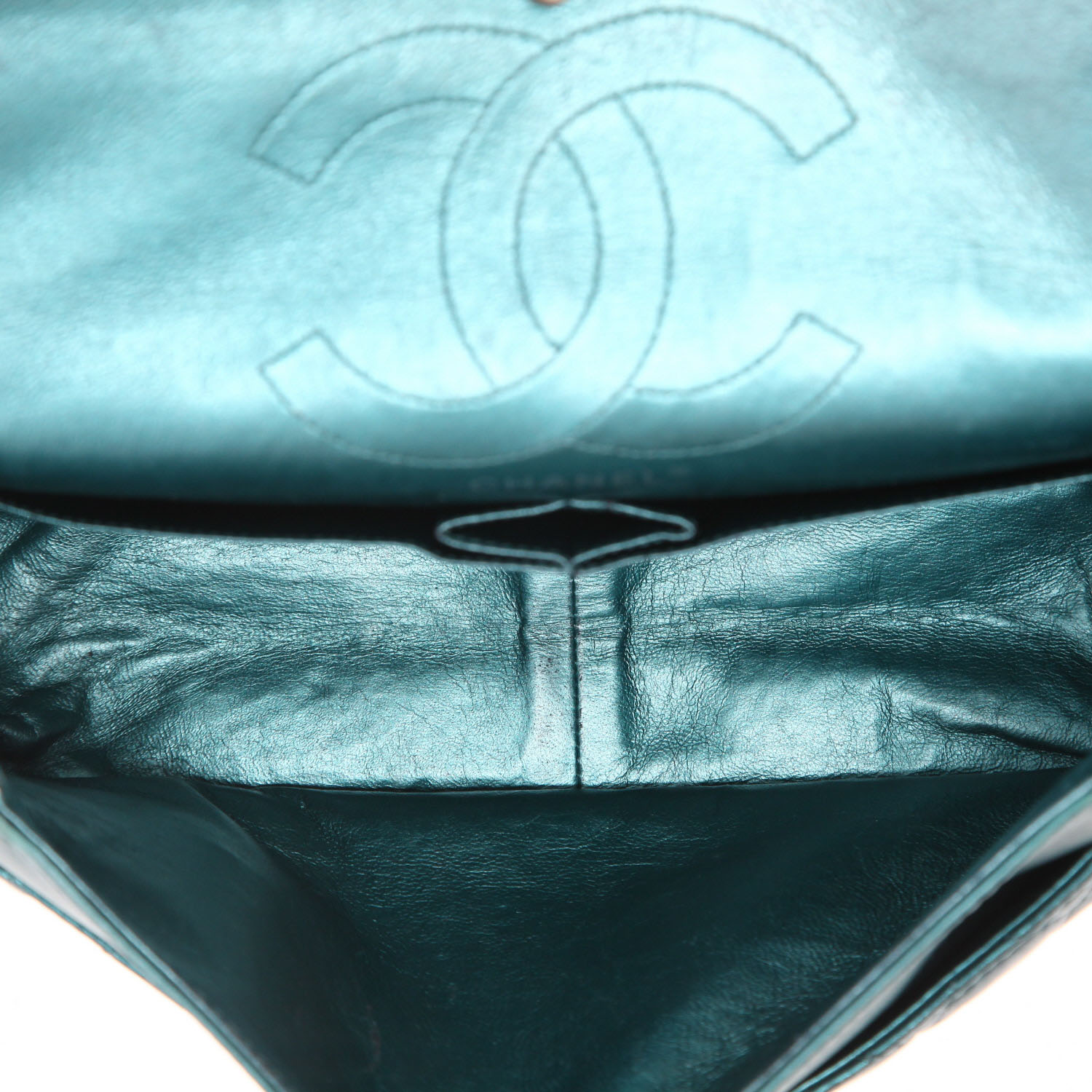 Chanel  2.55 shoulder bag  in blue quilted iridescent leather - Detail D3