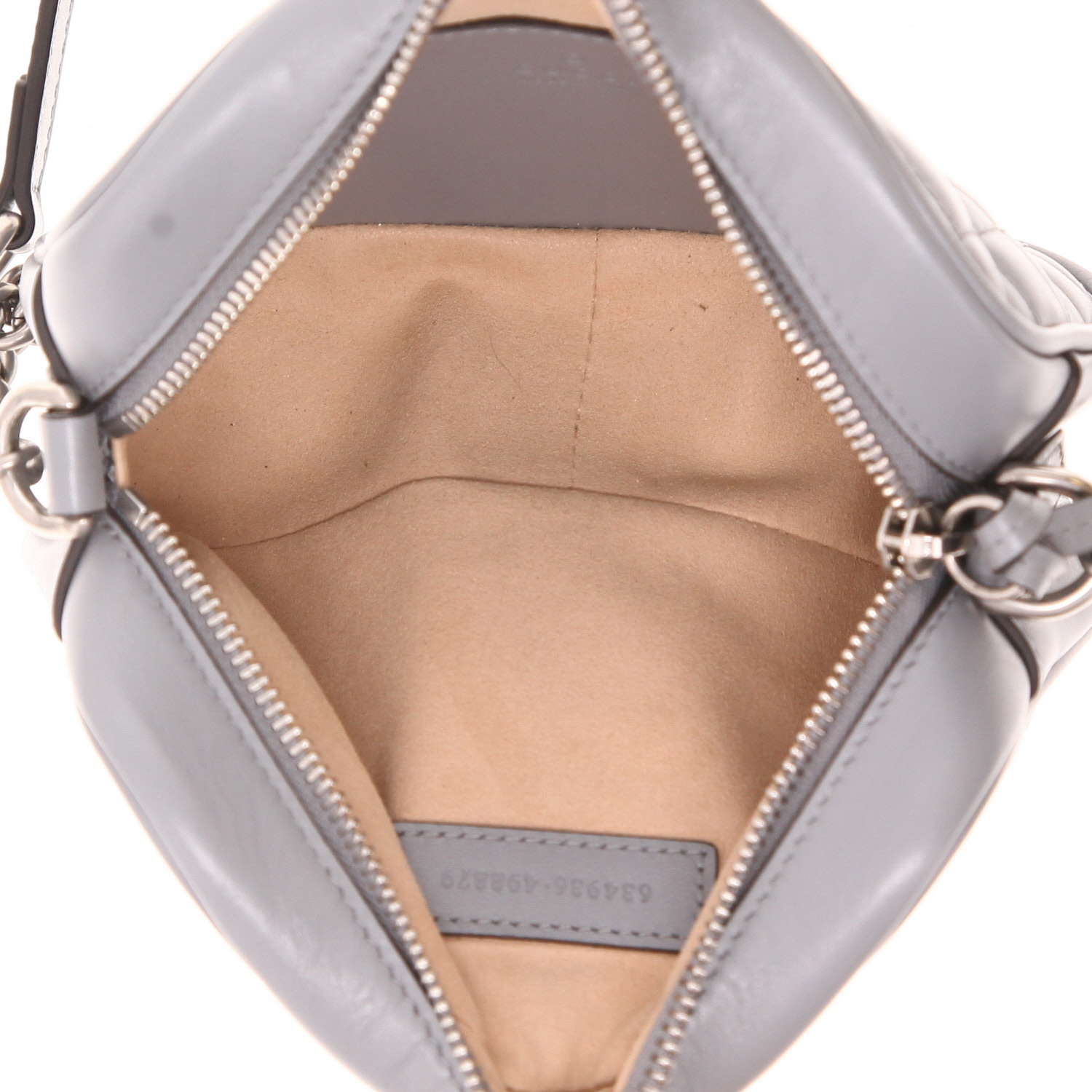 Sac bandoulière Gucci  GG Marmont Camera en cuir matelassé gris - Detail D3