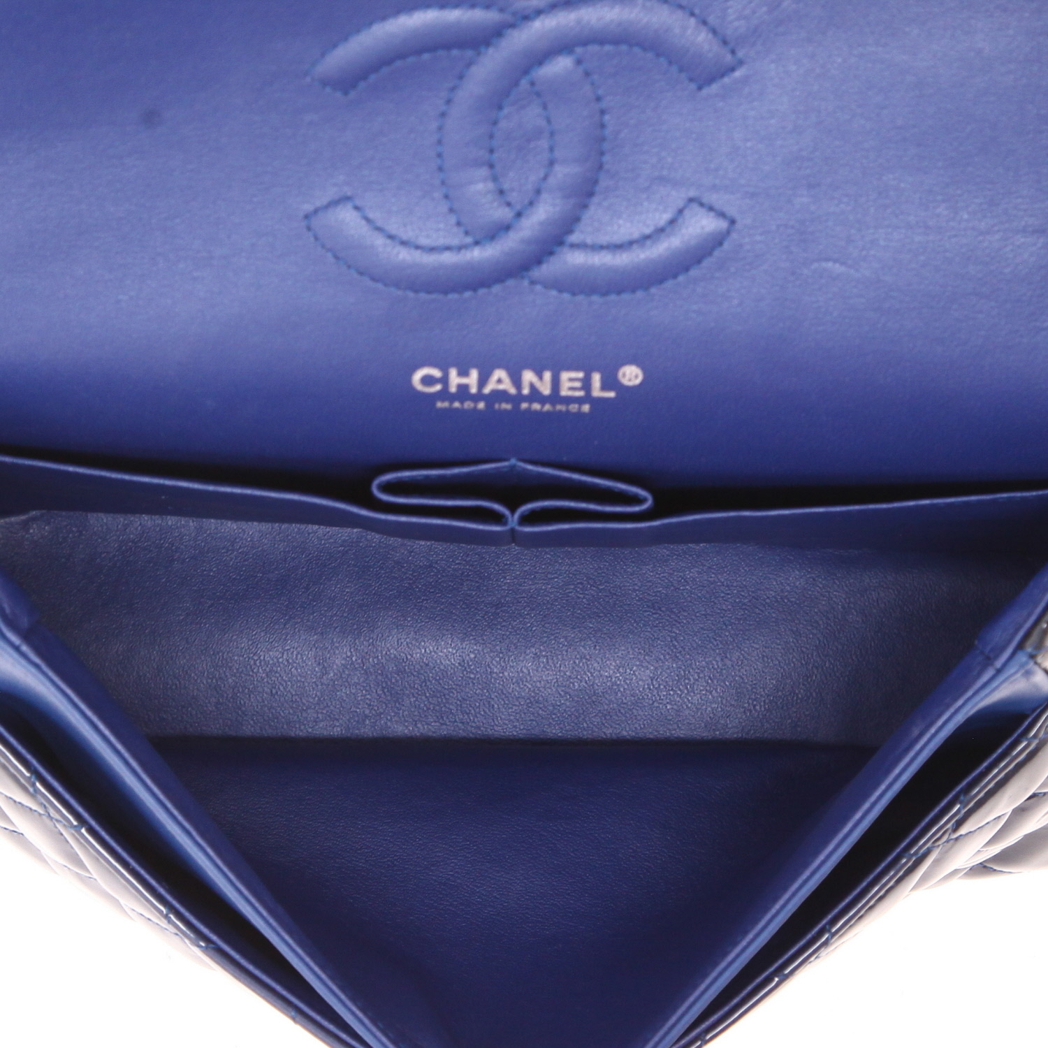 Bolso Chanel «Timeless Classic» de piel charol acolchada en azul petróleo - Detail D3
