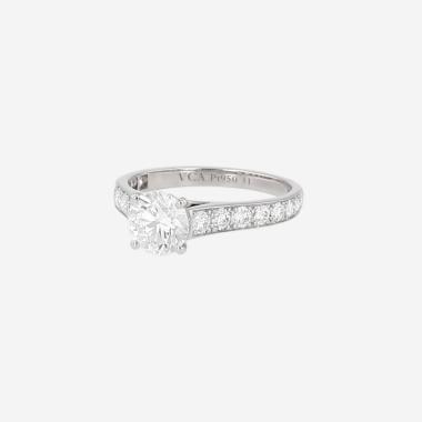 Anello solitario Van Cleef & Arpels Romance in platino e diamanti