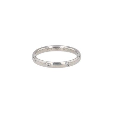 Van Cleef & Arpels Tendrement Etoiles wedding ring in platinium and diamonds
